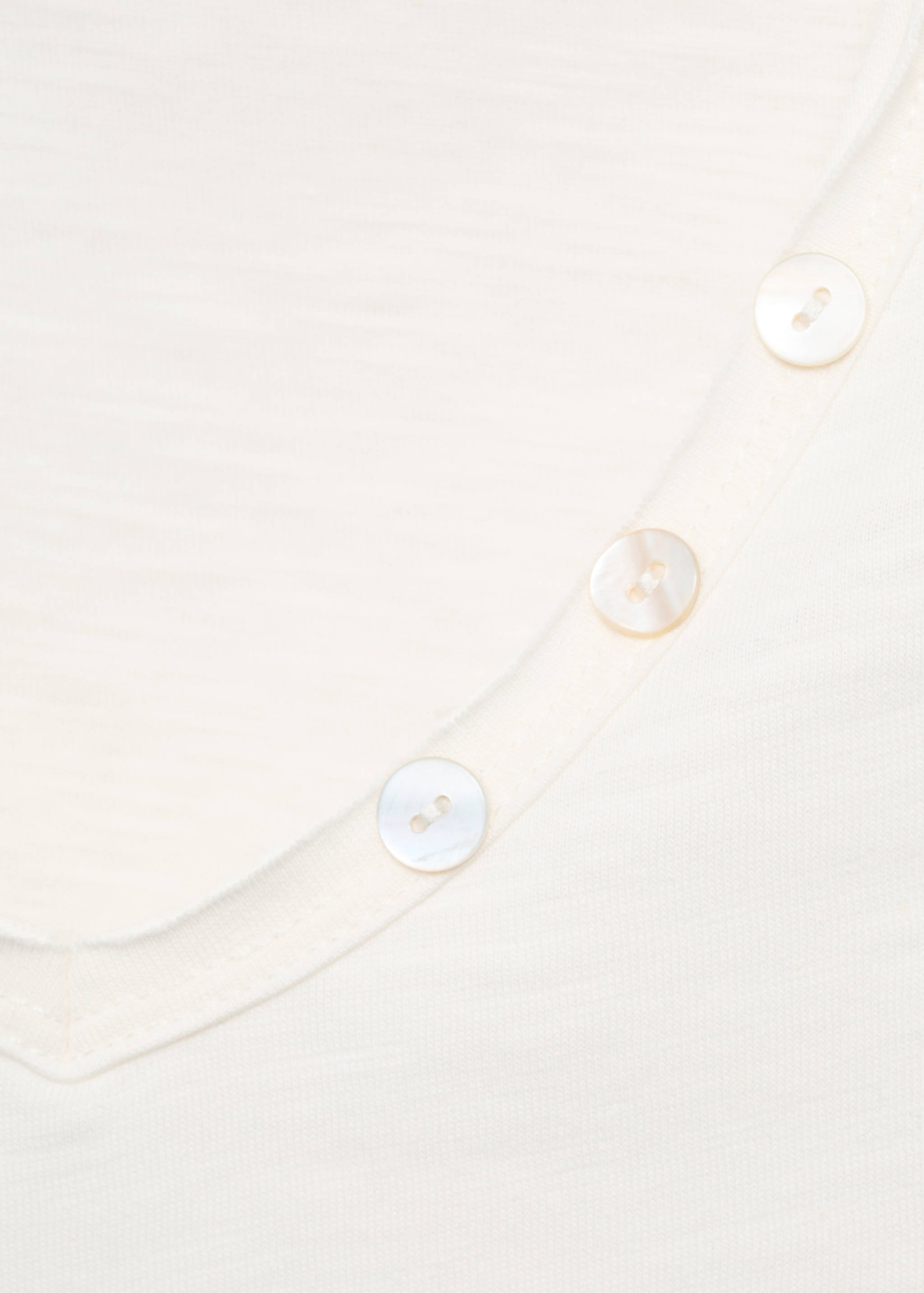 T-shirt détail de bouton en nacre - Détail de l'article 8