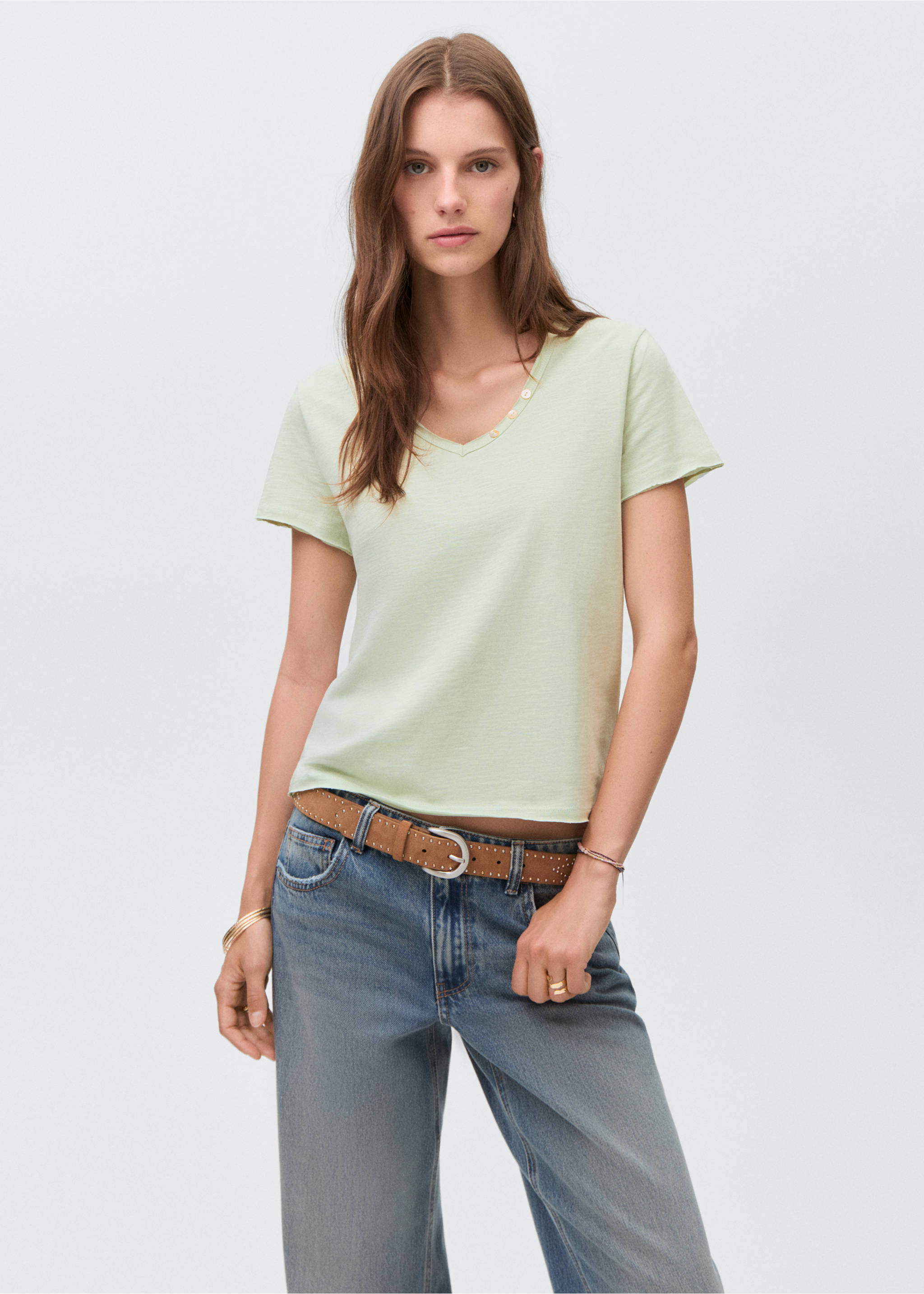 T-shirt détail de bouton en nacre - Plan moyen, Vert pastel. Ref: 17042897-00.