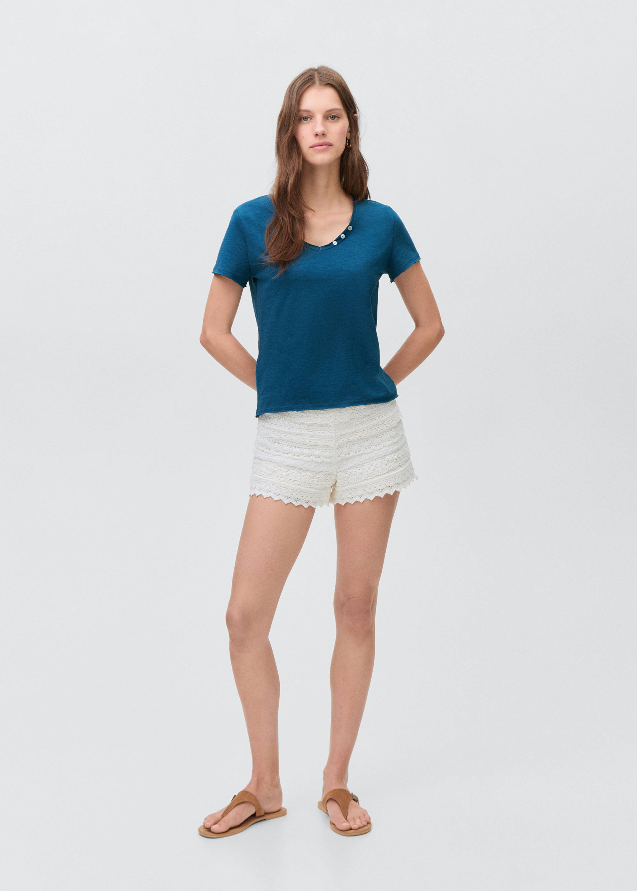 T-shirt détail de bouton en nacre - Plan général