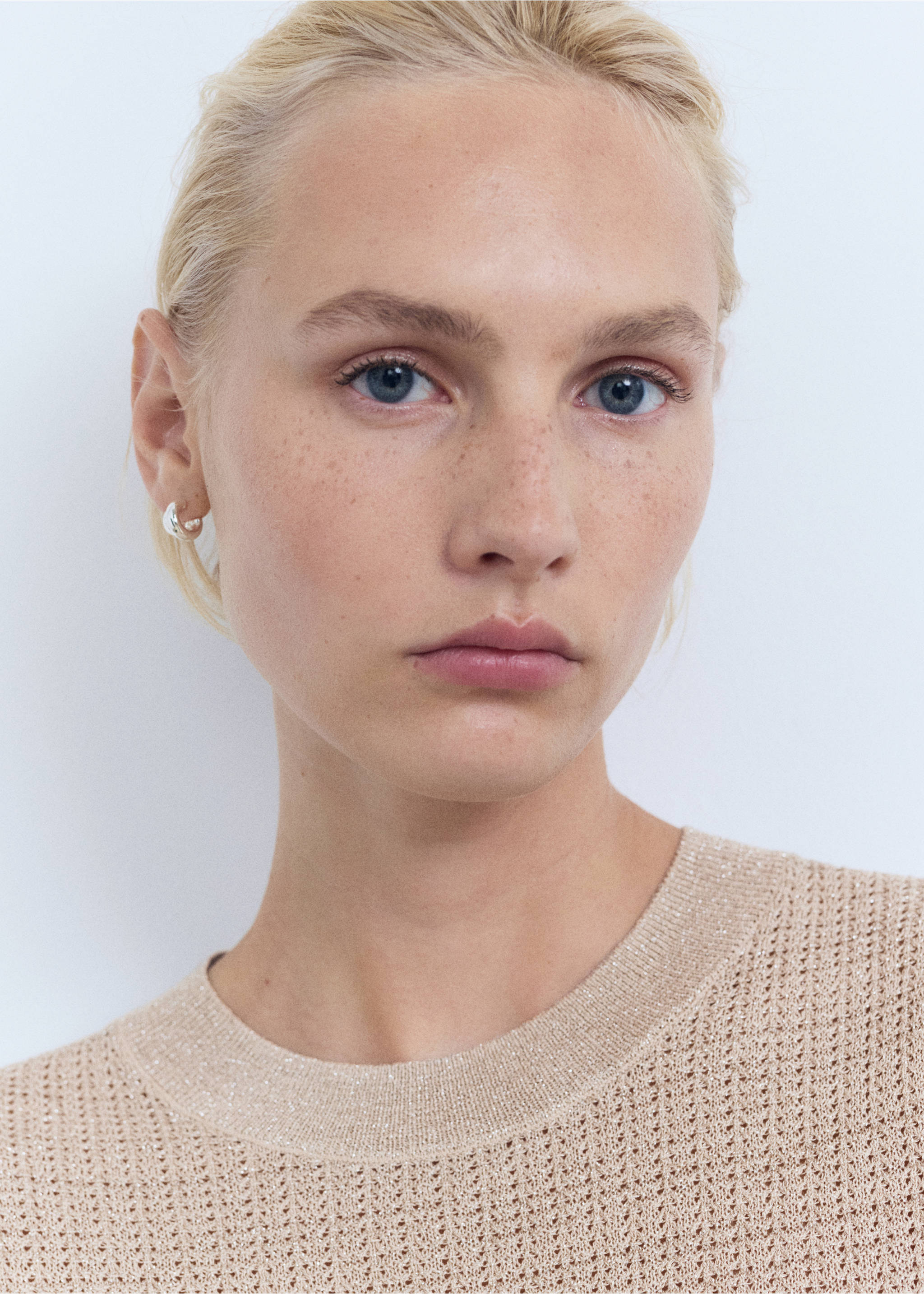 Short-sleeved lurex sweater - Details of the article 1, Silver. Ref: 17042902-00.