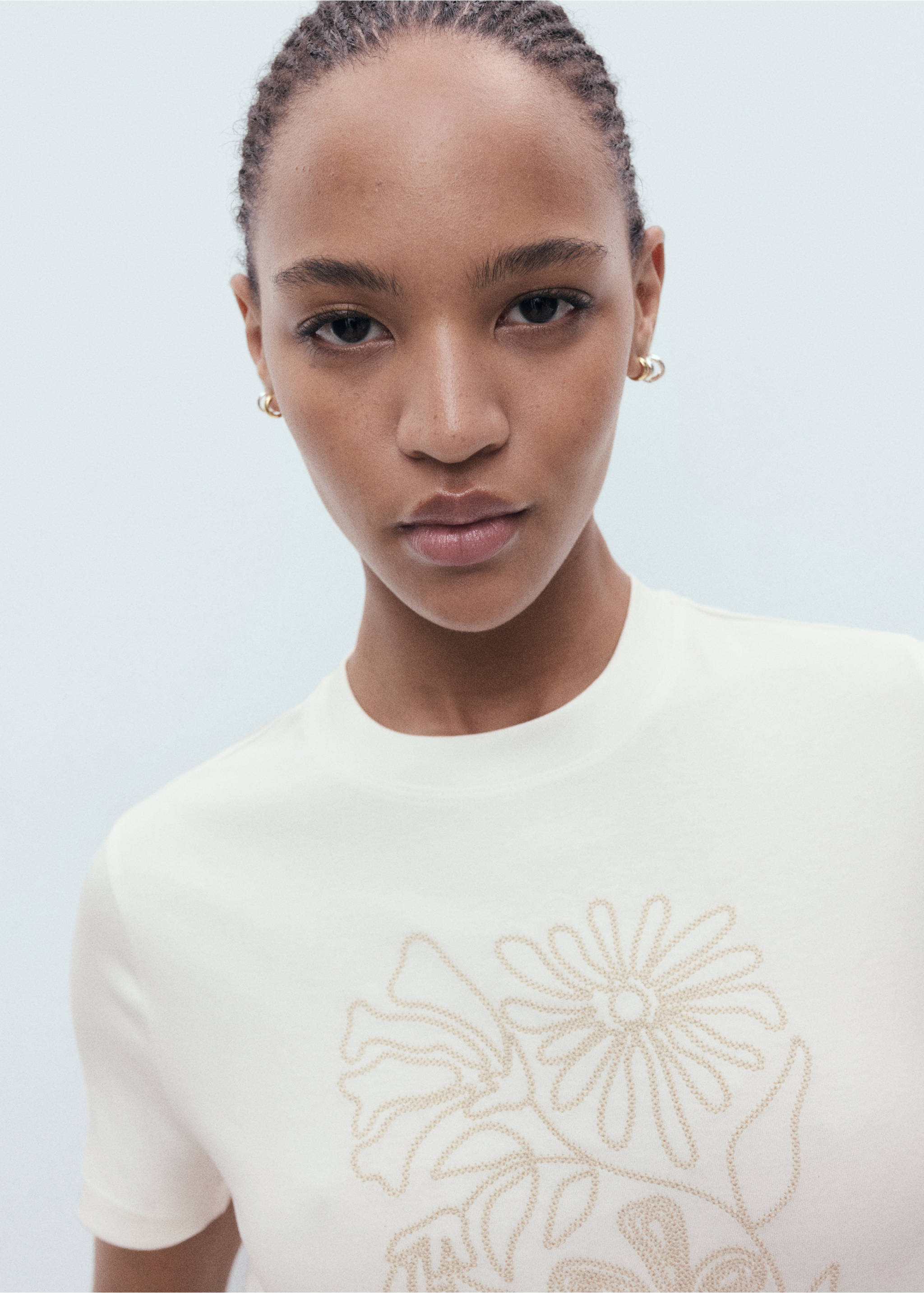 Floral-embroidered cotton t-shirt - Details of the article 1, Off White. Ref: 17042908-00.