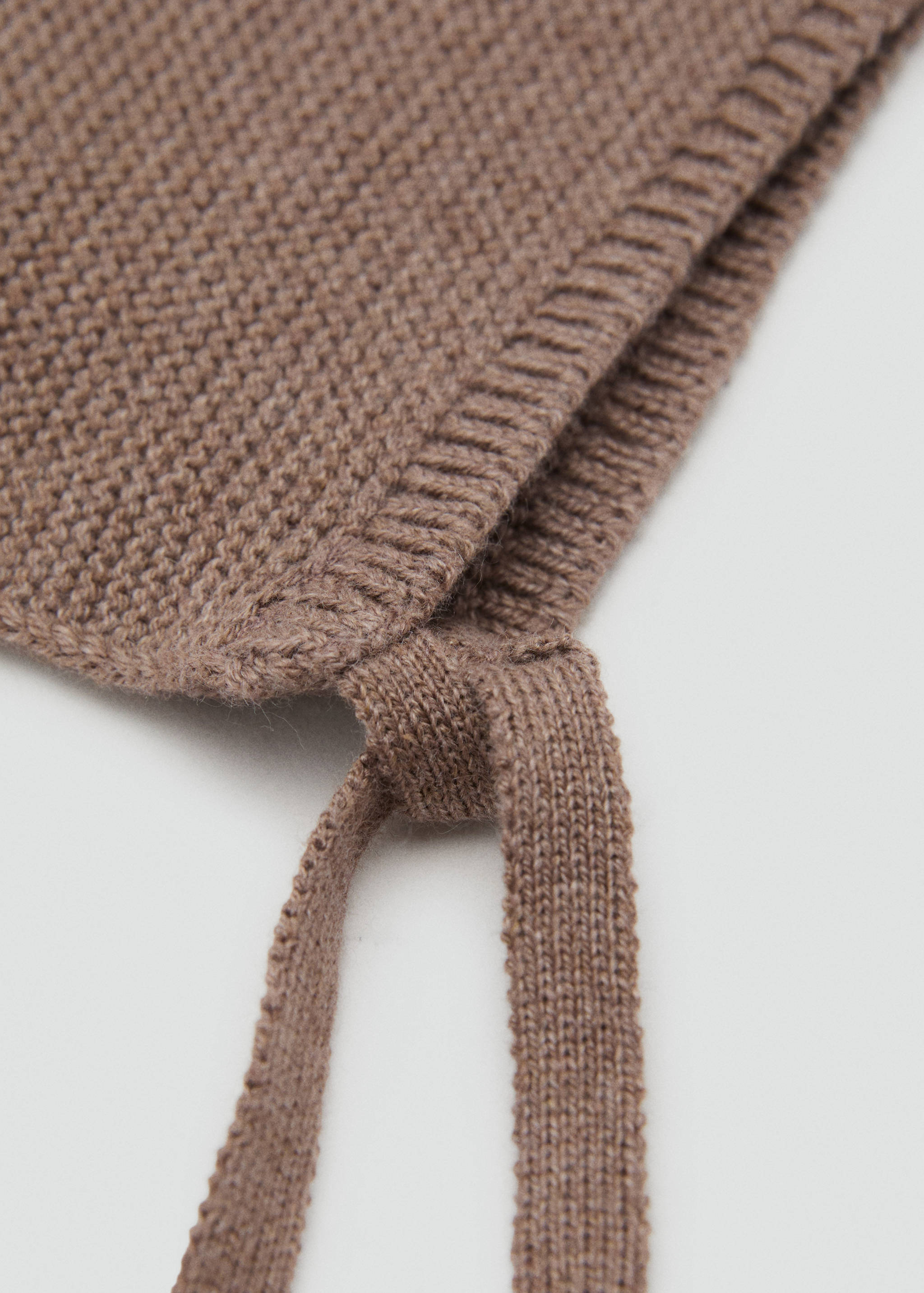 Knitted bonnet - Medium plane