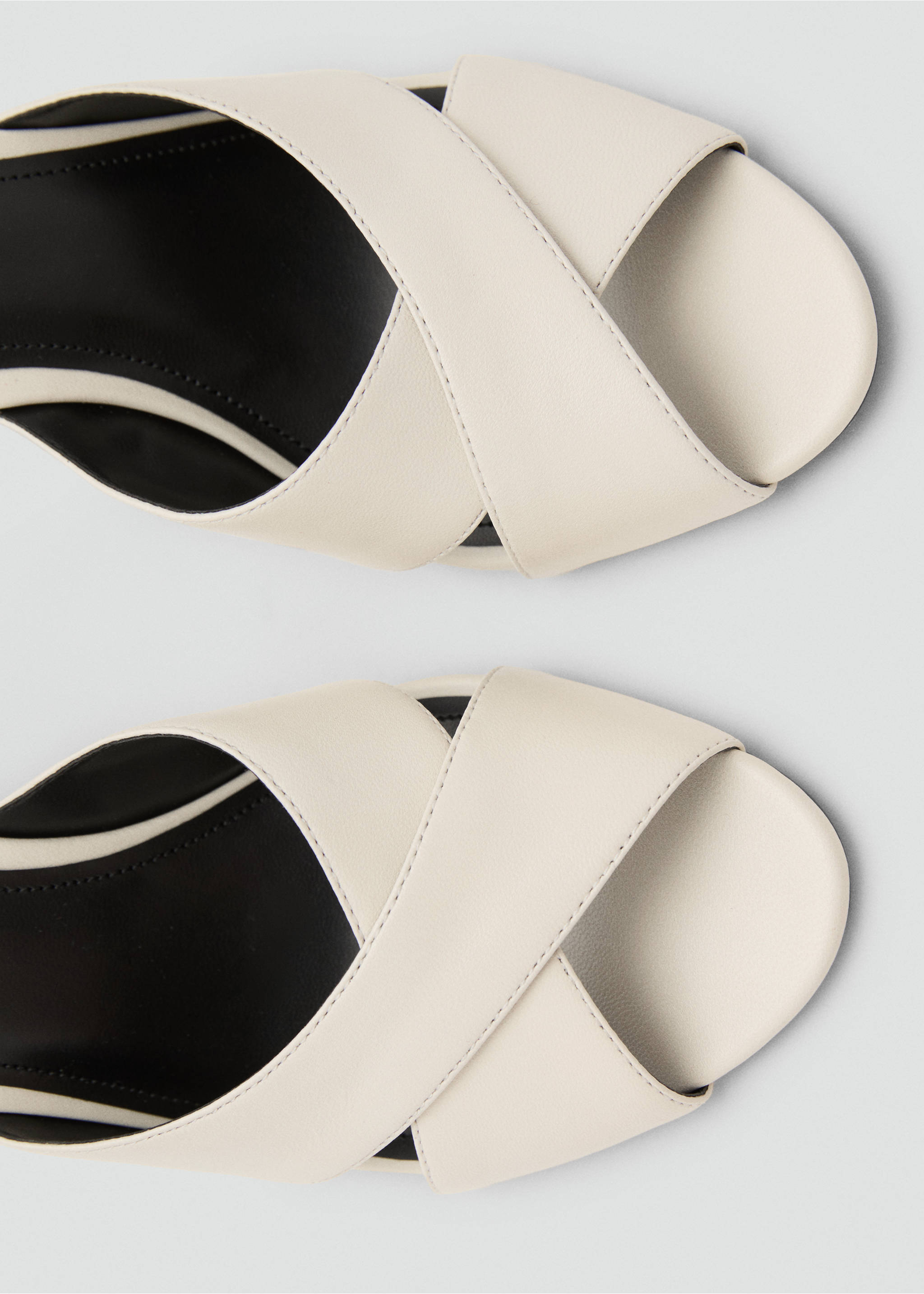 Leather heeled sandal with crossed straps - Details of the article 2, Ecru. Ref: 17042917-00.