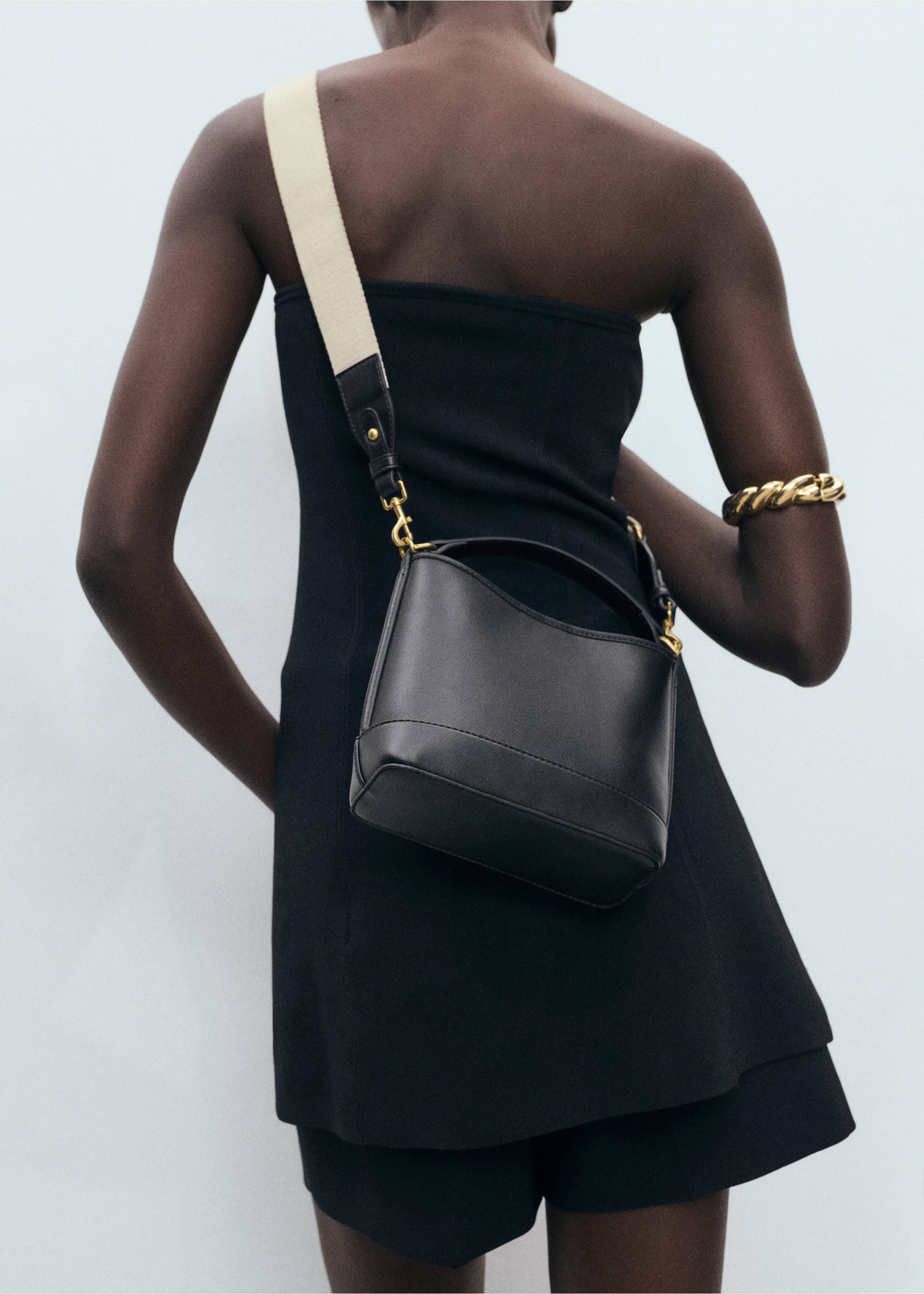 Small bucket bag - General plane, Black. Ref: 17042924-00.