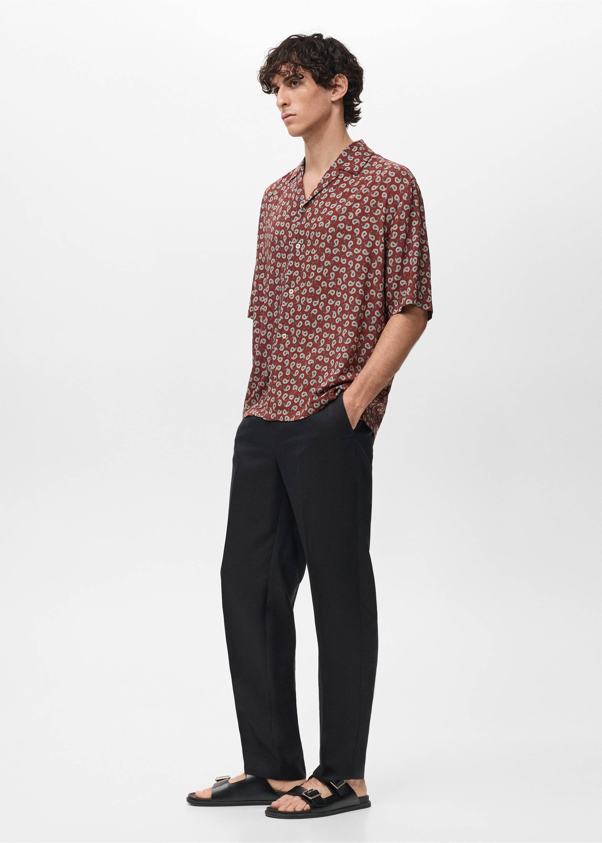 Printed fluid regular-fit shirt - Details of the article 2, Cherry. Ref: 17042929-00.