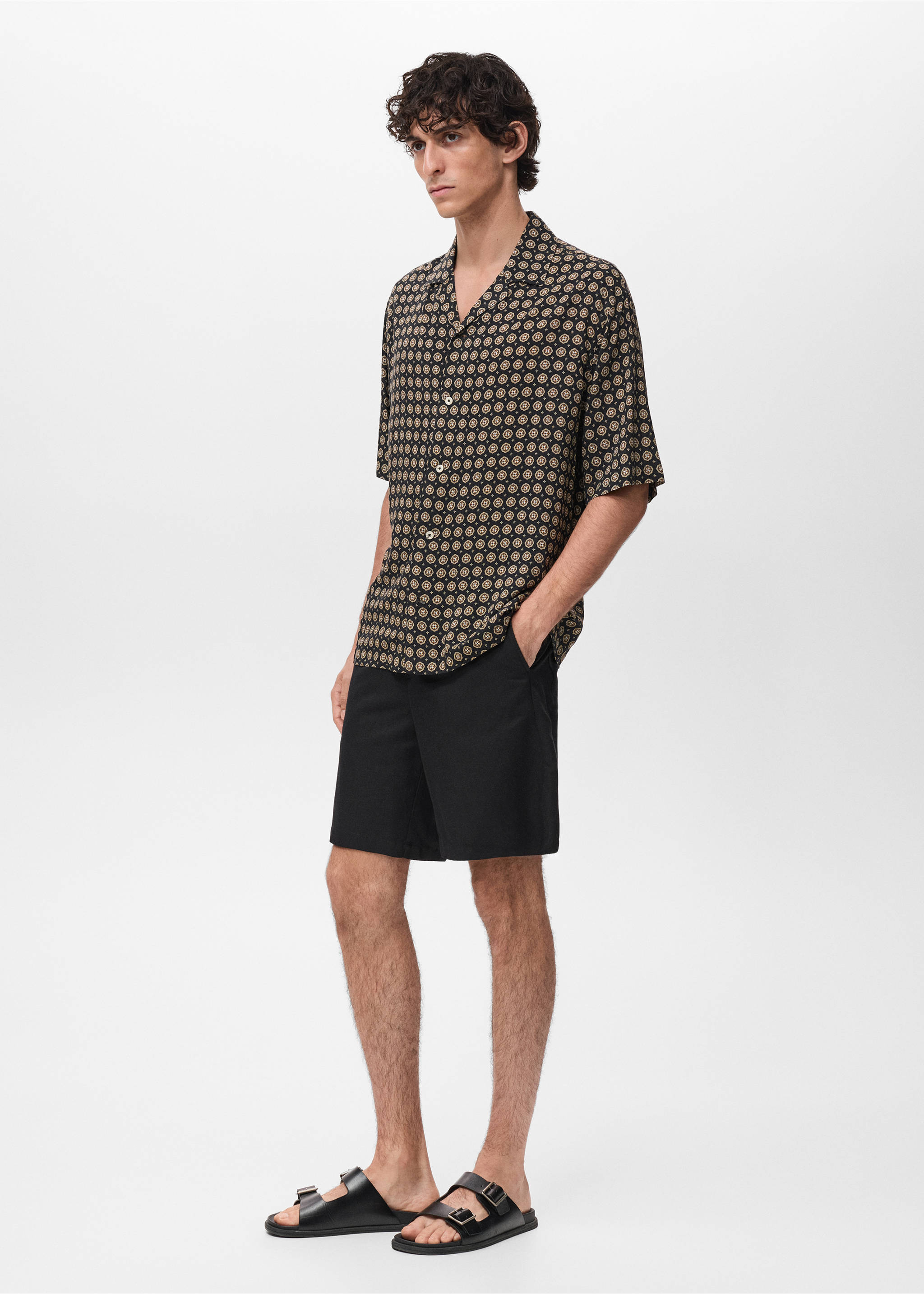 Printed fluid regular-fit shirt - Details of the article 2, Black. Ref: 17042929-00.