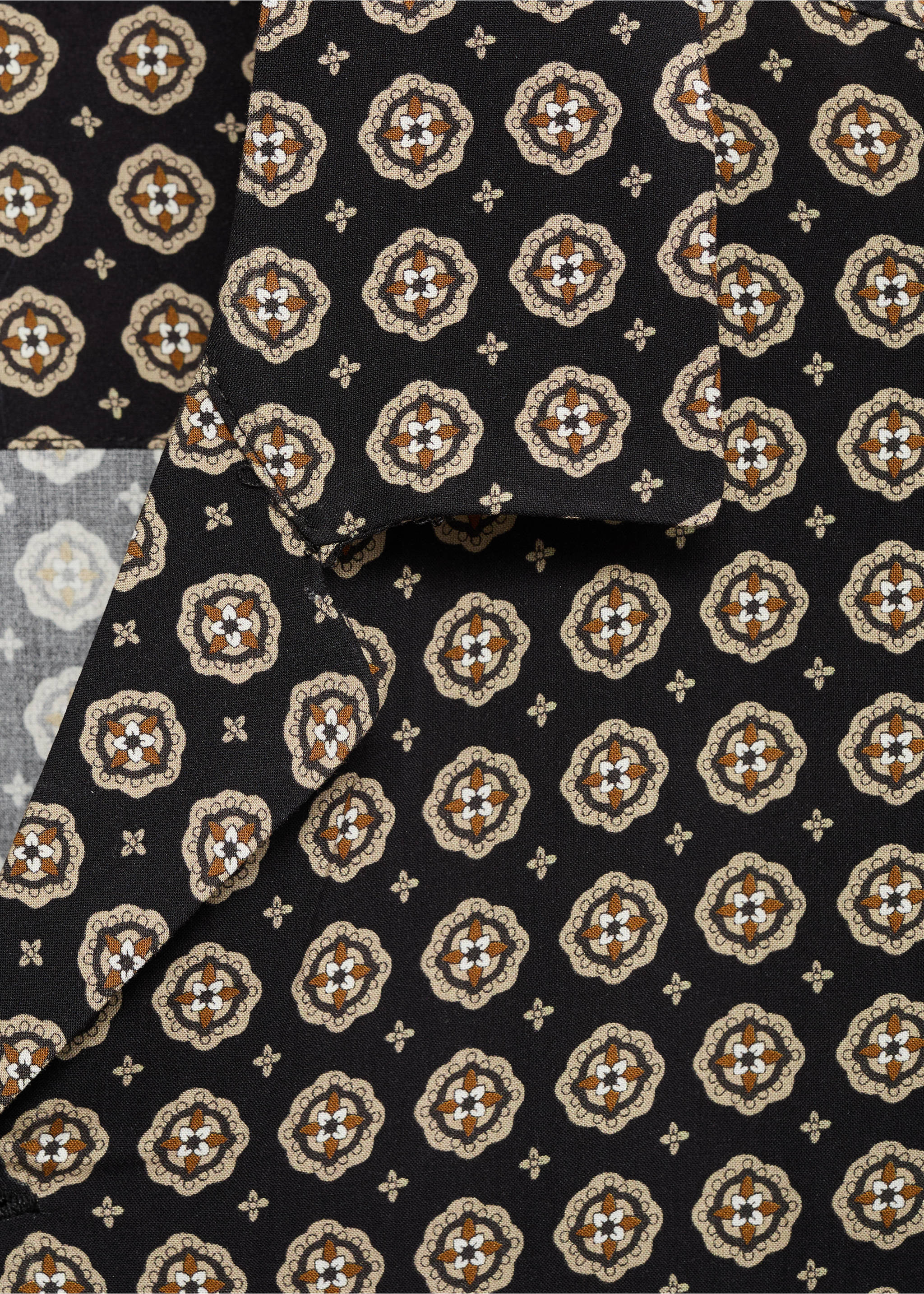 Printed fluid regular-fit shirt - Details of the article 8, Black. Ref: 17042929-00.