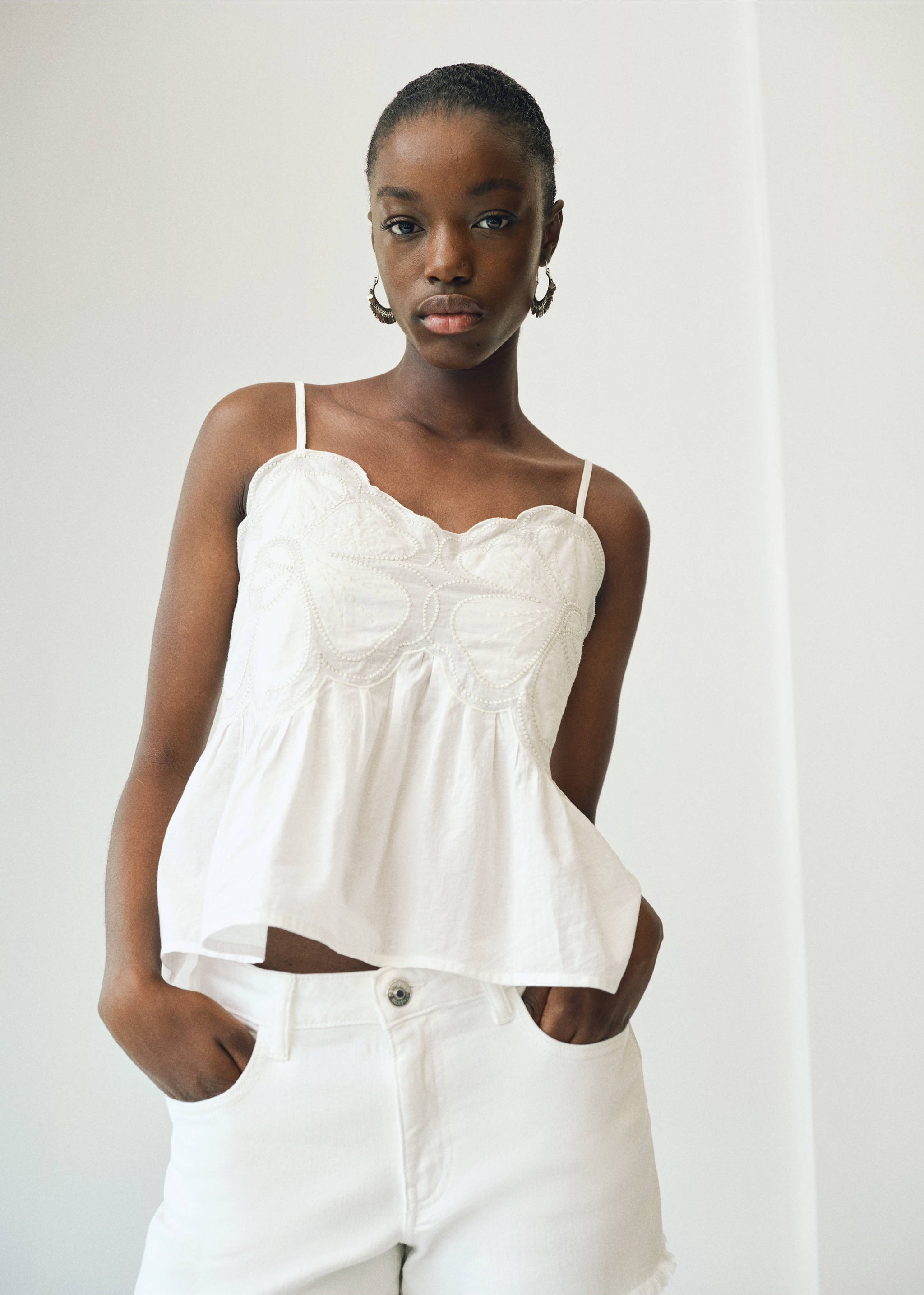 Embroidered flower top - Medium plane, Off White. Ref: 17043275-00.