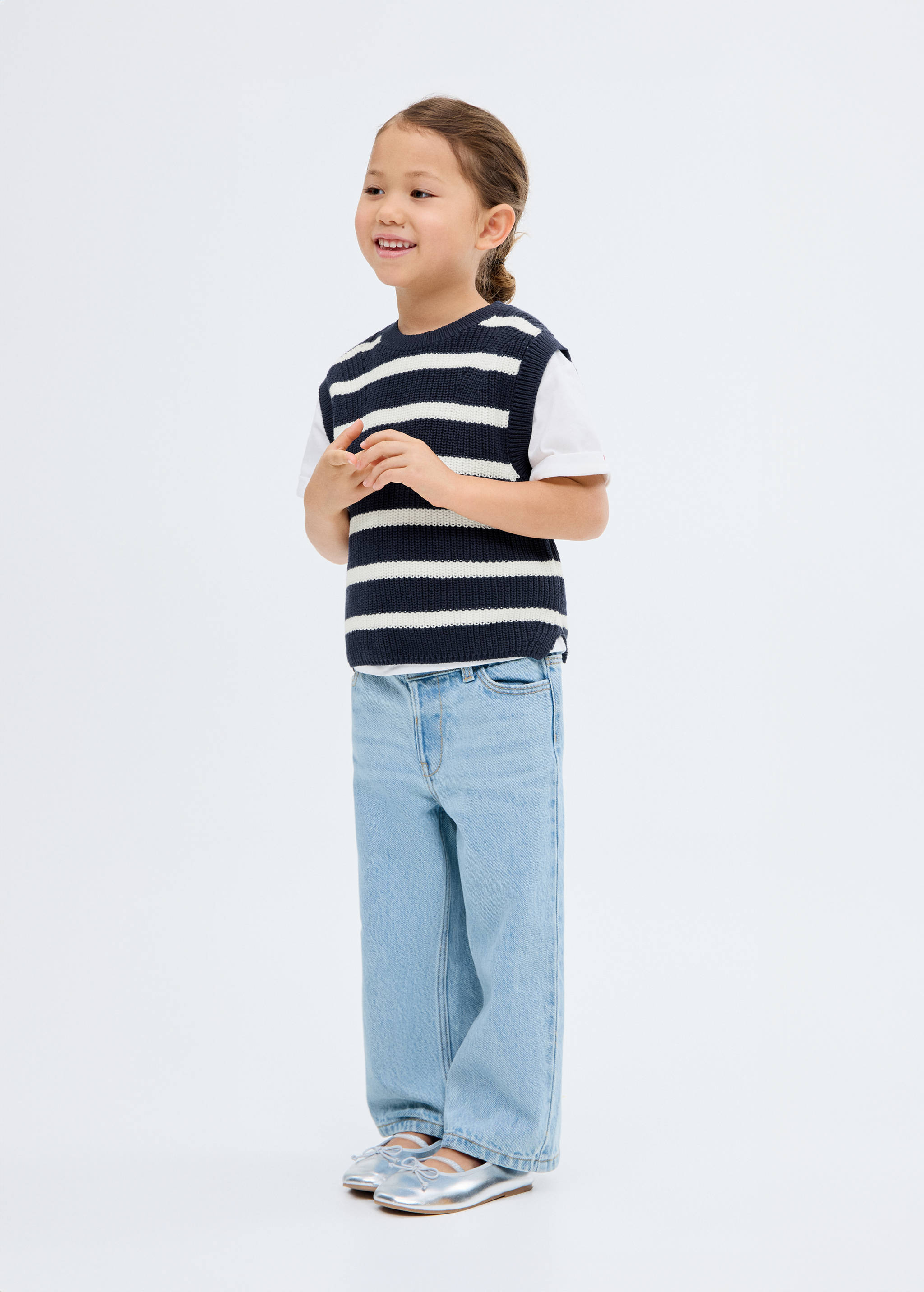 Striped knitted gilet - General plane