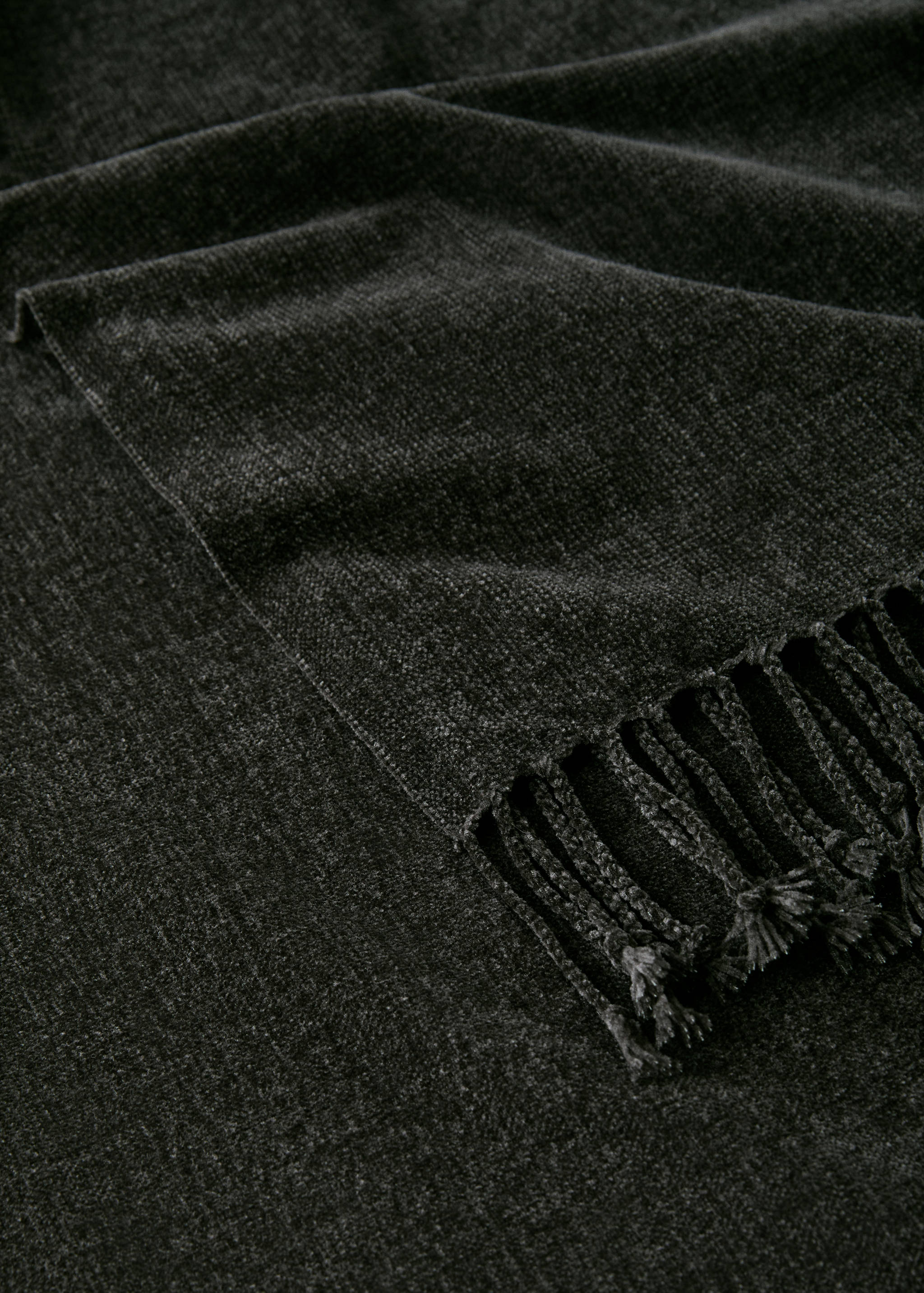 Chenille blanket with fringes - Details of the article 1