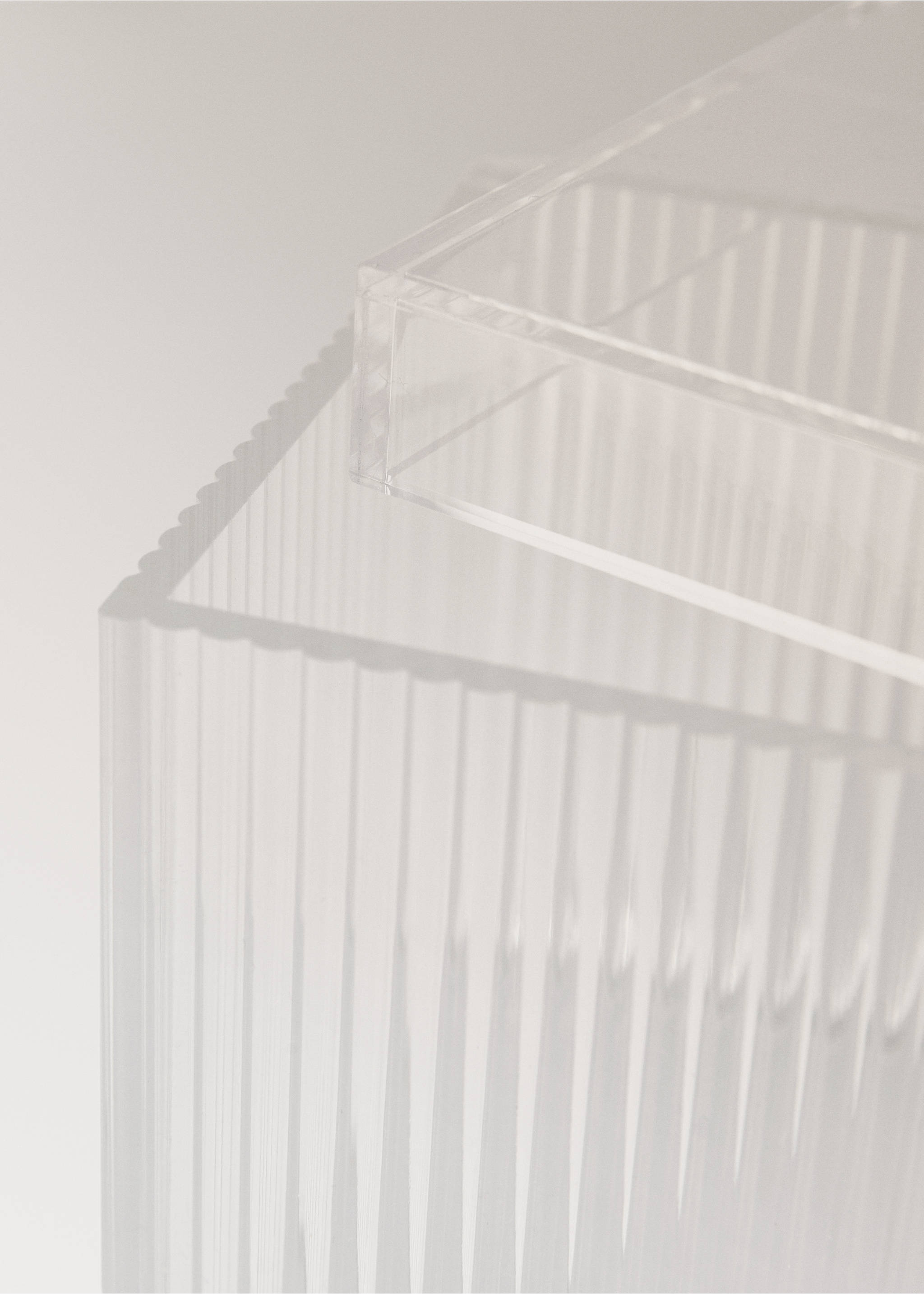 Transparent fluted acrylic box with a matching lid., Black. Ref: 17043312-00.