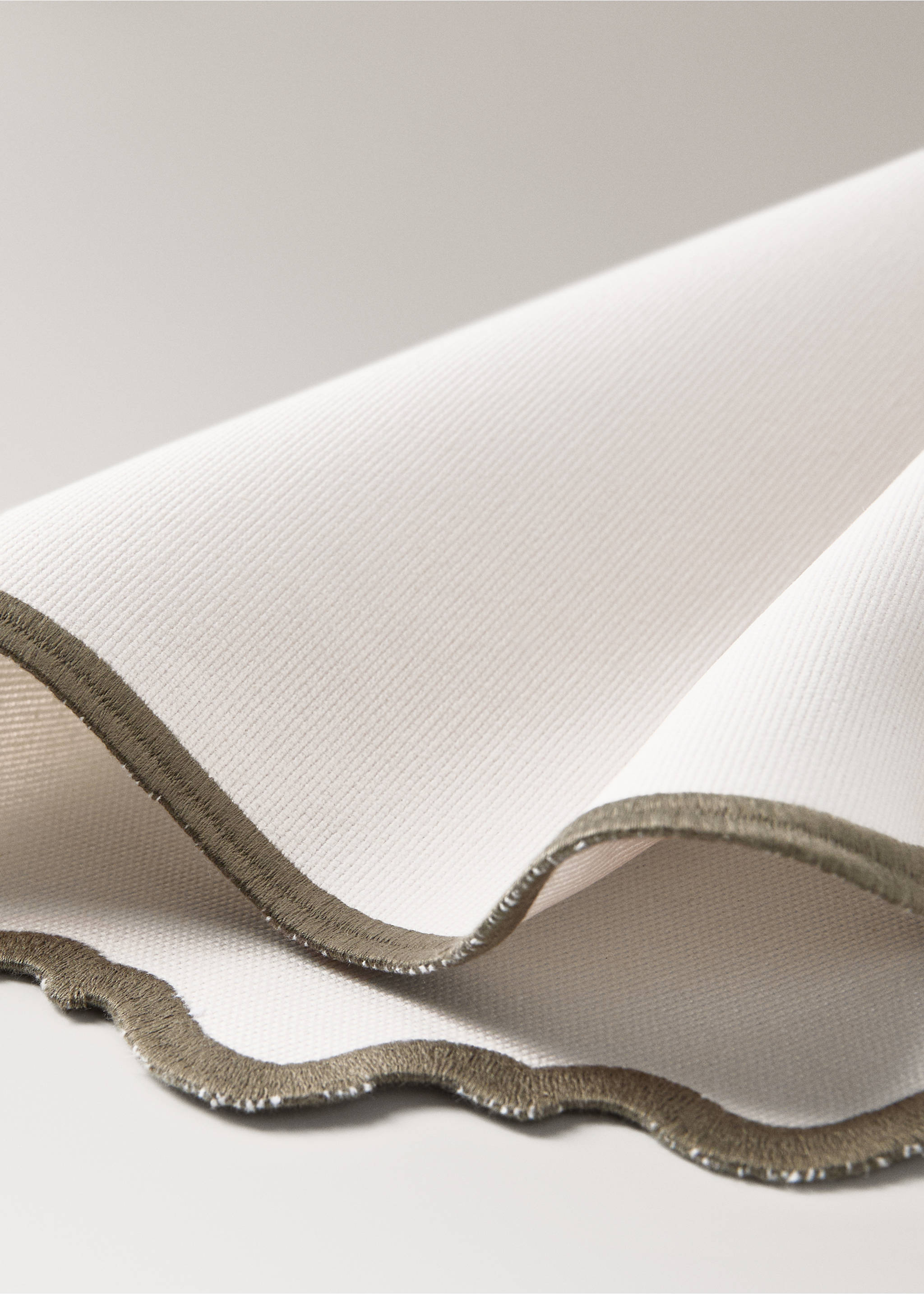 Set de table enduit ovale ondulé - Détail de l'article 2, Blanc cassé. Ref: 17043322-00.