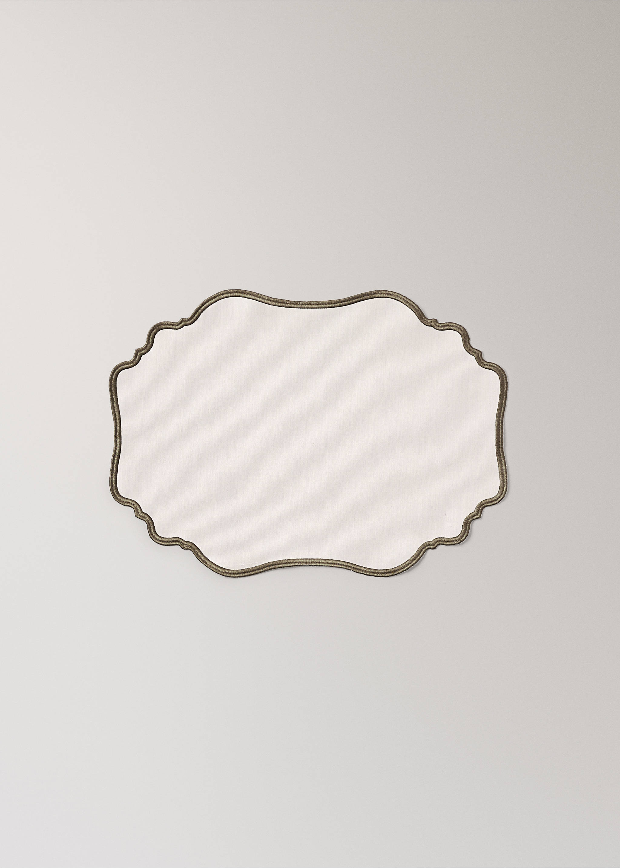 Set de table enduit ovale ondulé - Article sans modèle, Blanc cassé. Ref: 17043322-00.