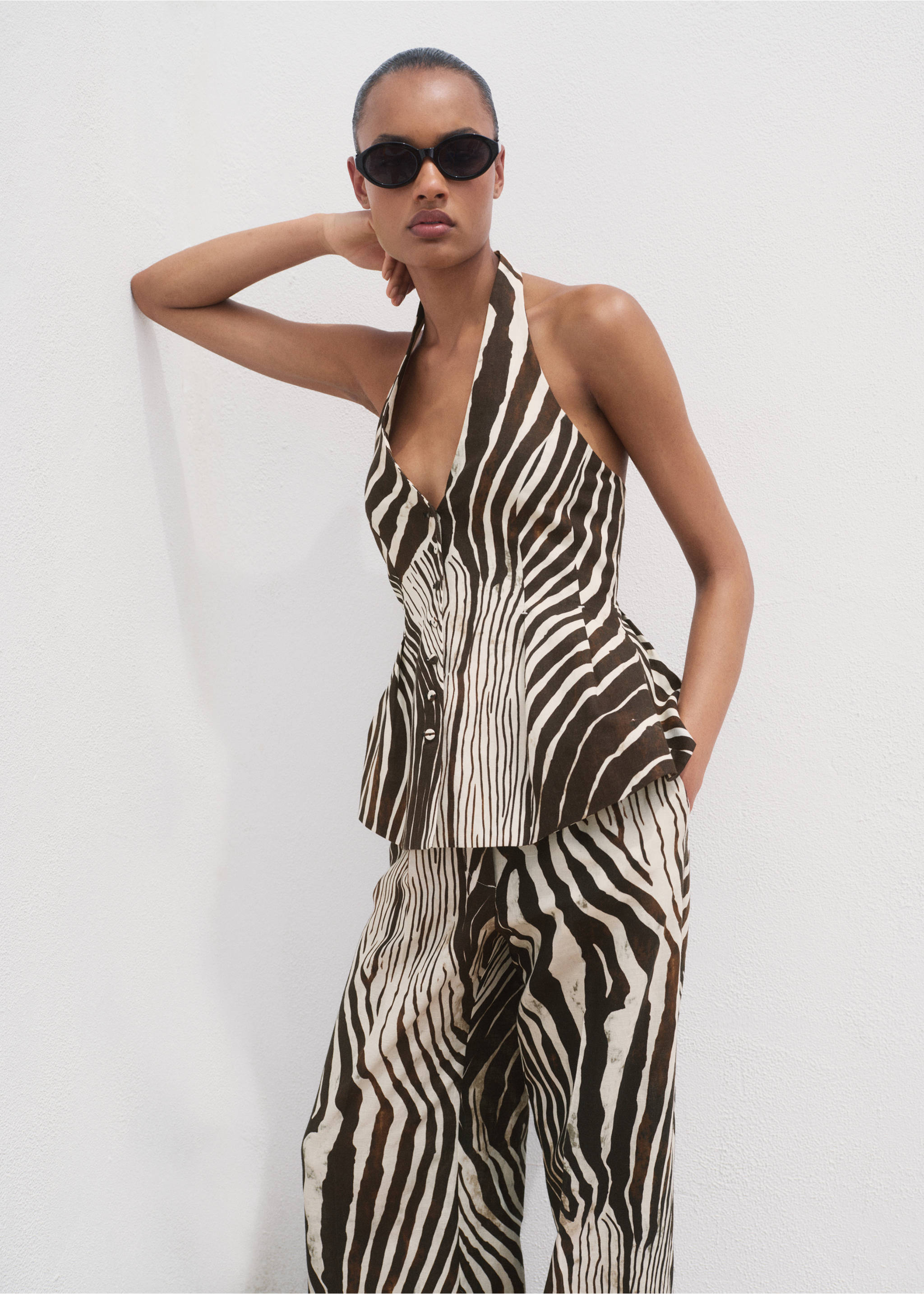 Zebra-print linen trousers - Details of the article 1, Chocolate. Ref: 17043333-00.