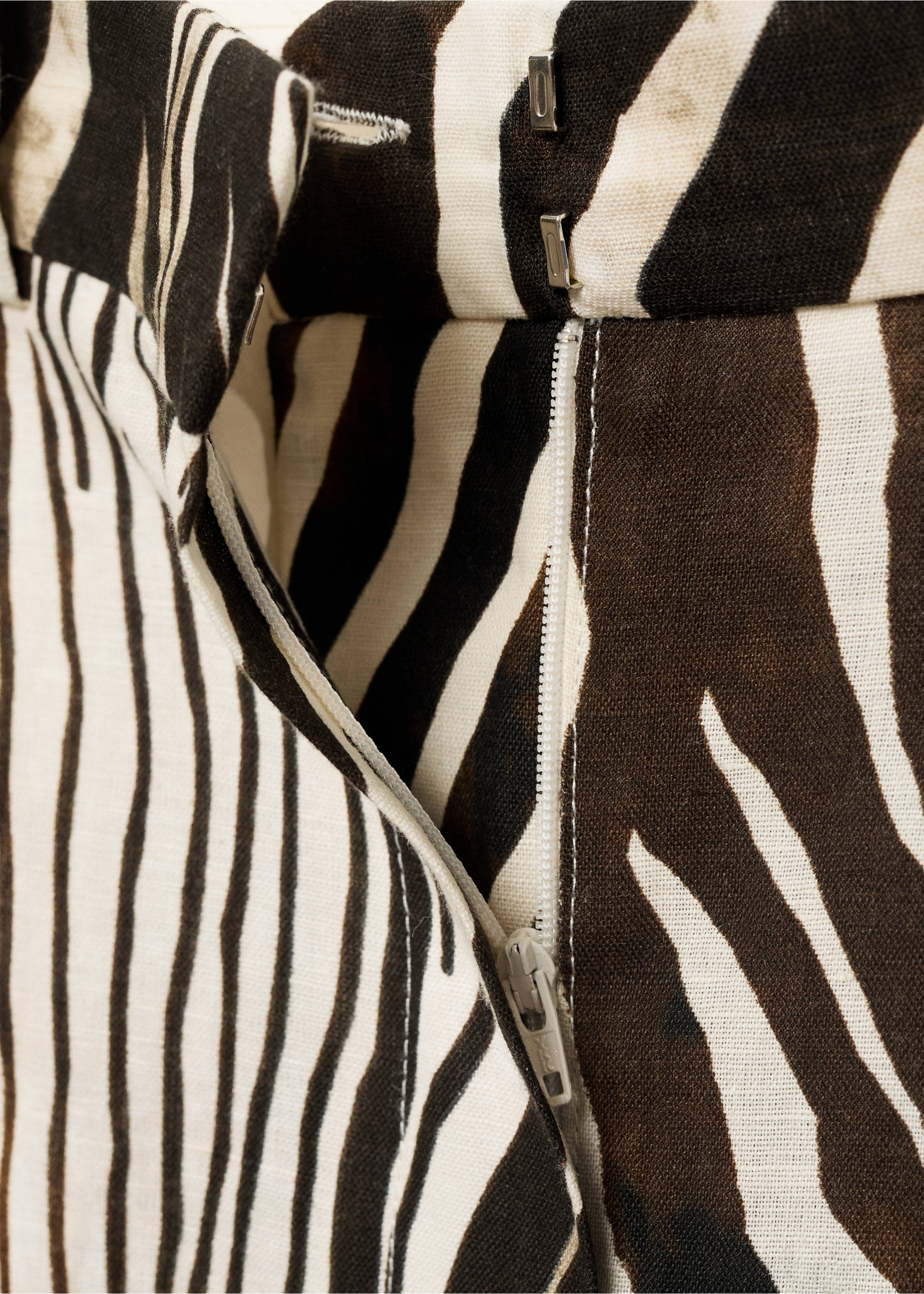 Zebra-print linen trousers - Details of the article 8, Chocolate. Ref: 17043333-00.