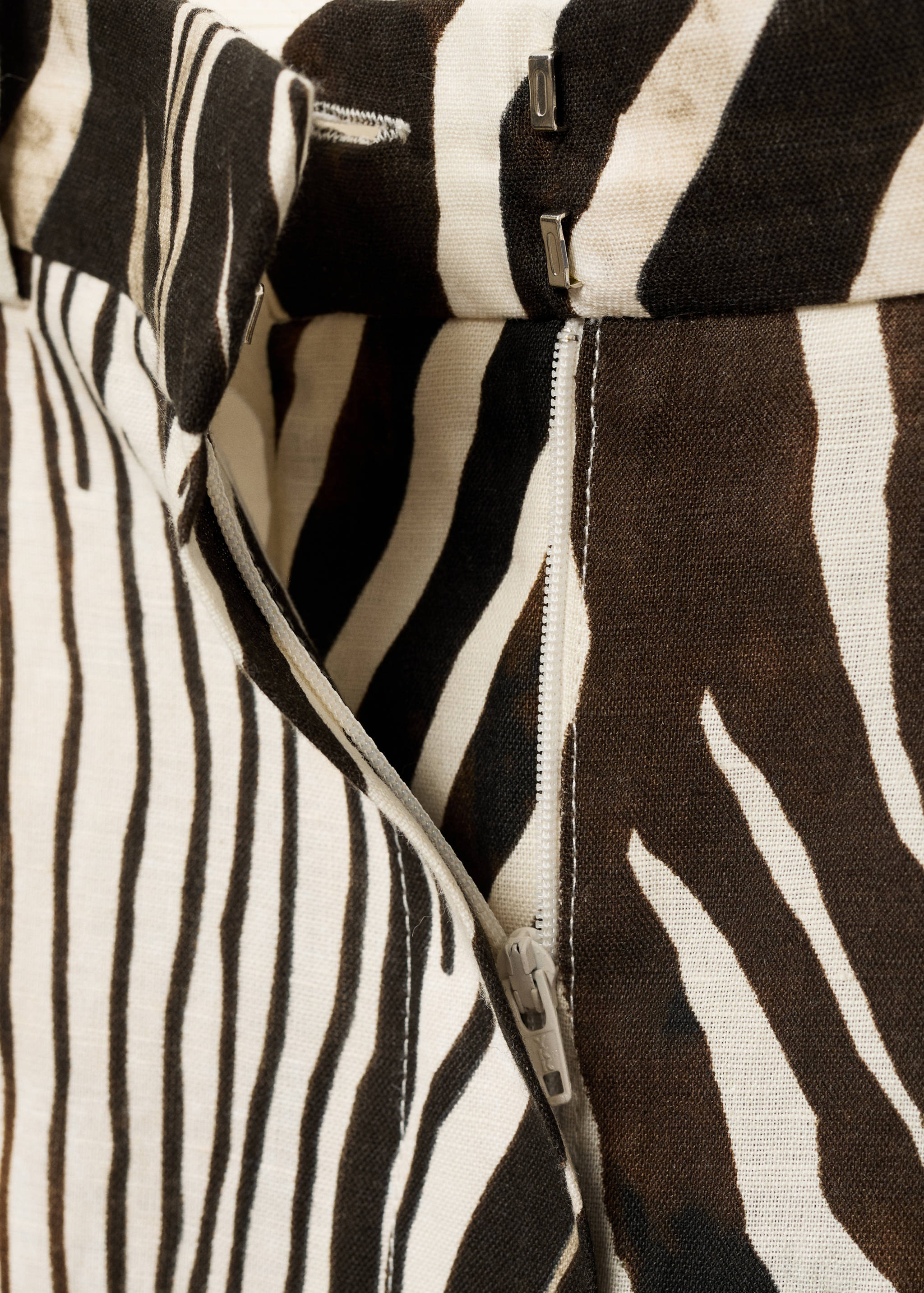 Zebra-print linen trousers - Details of the article 8