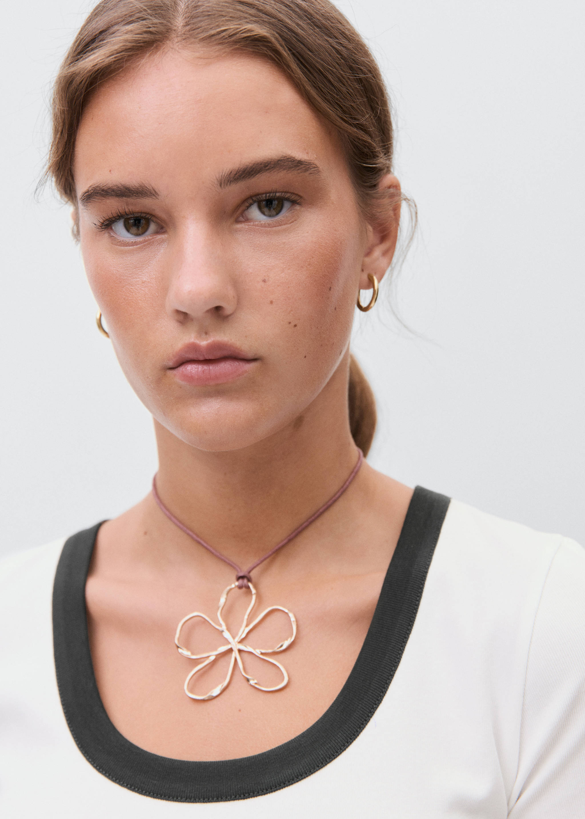 Contrasting collar cotton t-shirt - Details of the article 1