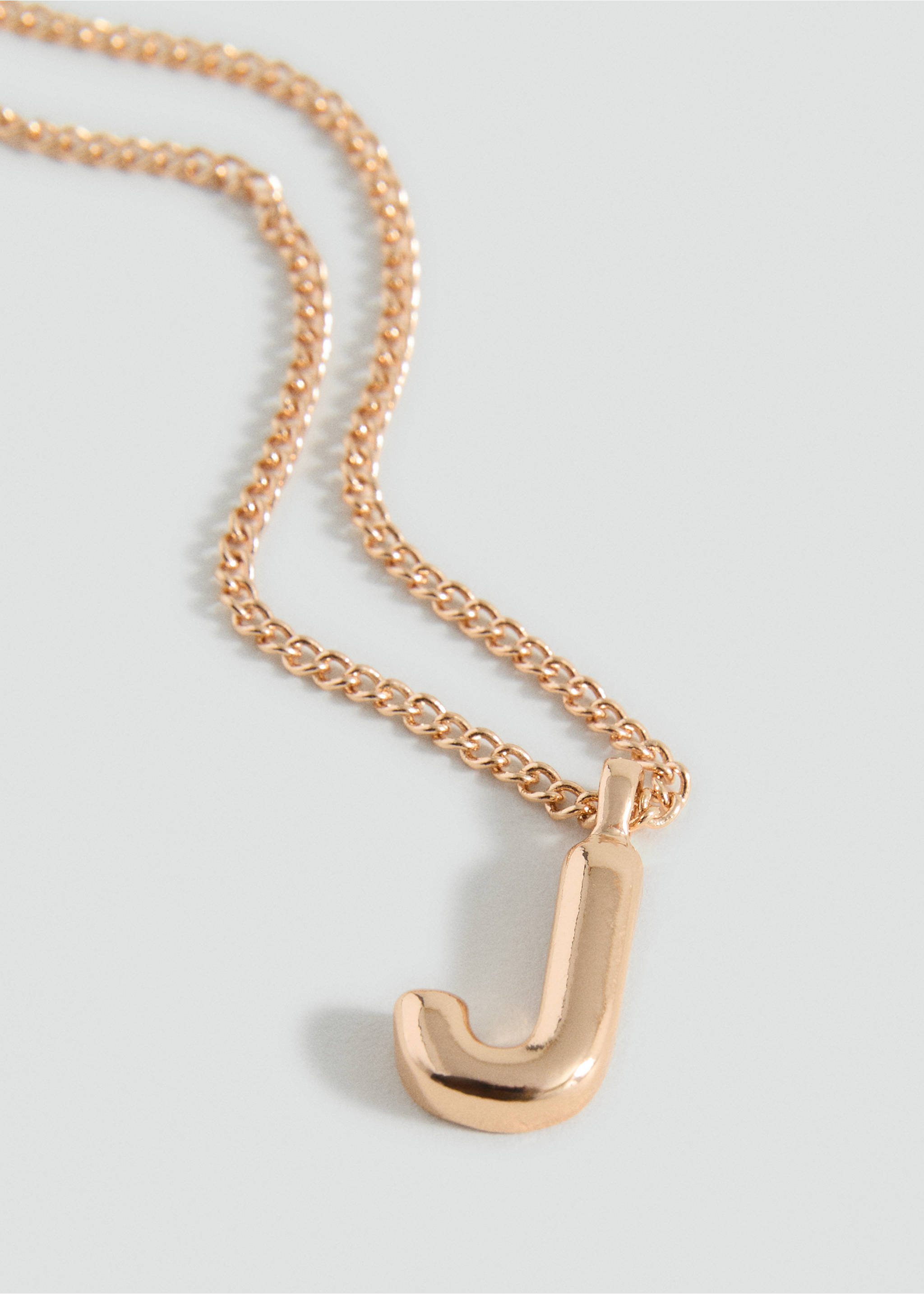 Collier pendentif lettre - Plan moyen, Or. Ref: 17043805-00.