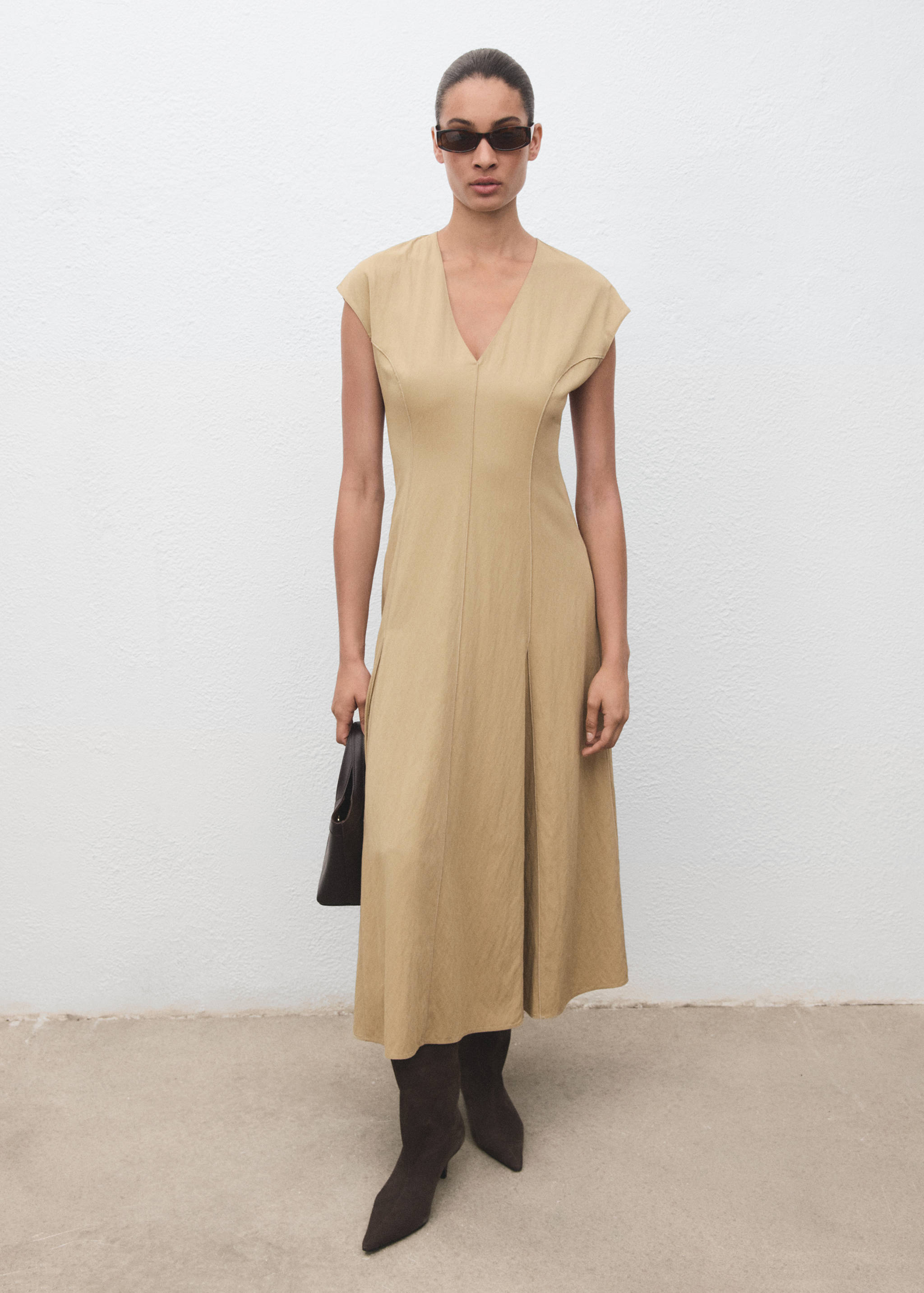 Robe col V avec coutures - Plan général