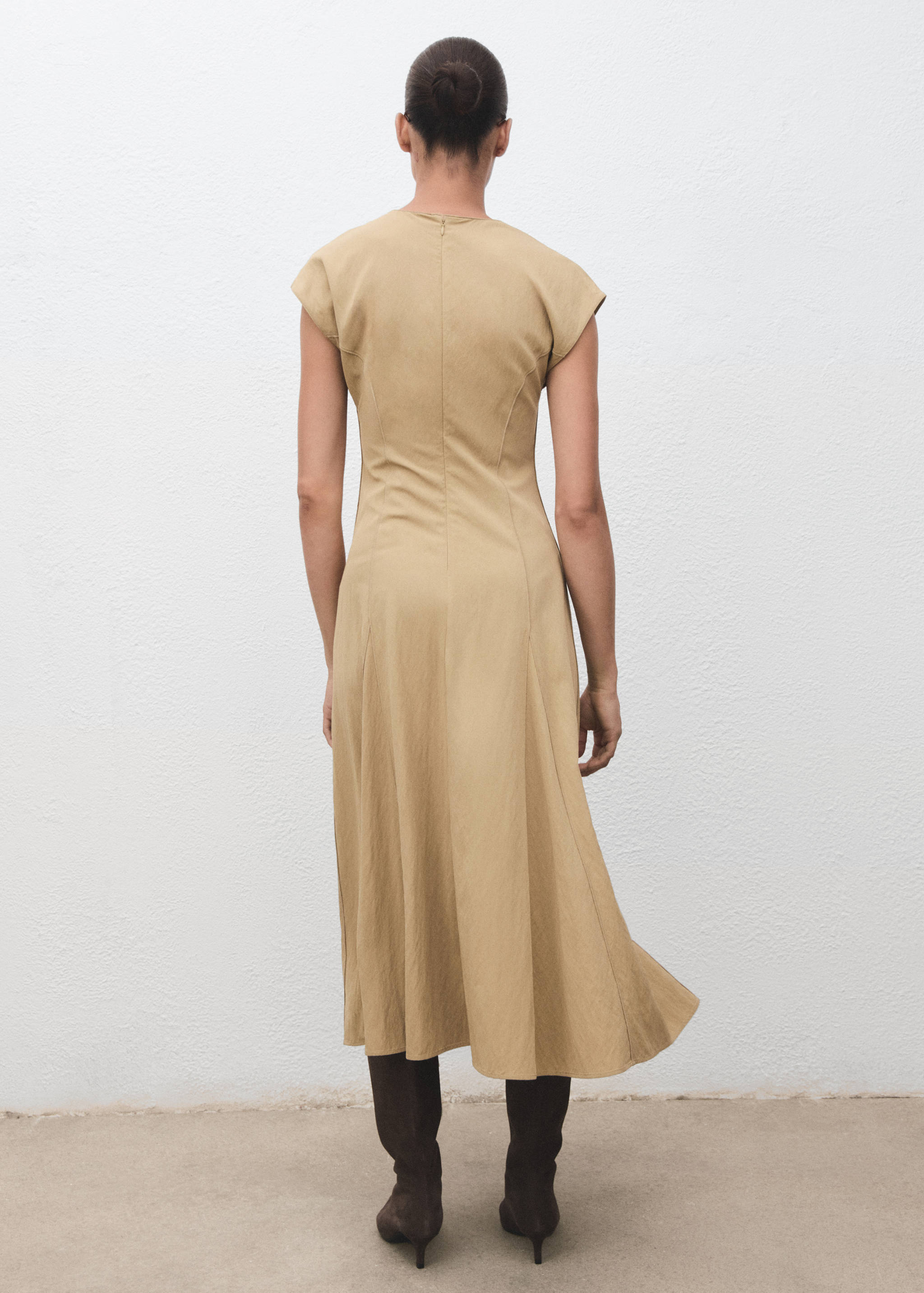 Robe col V avec coutures - Verso de l’article