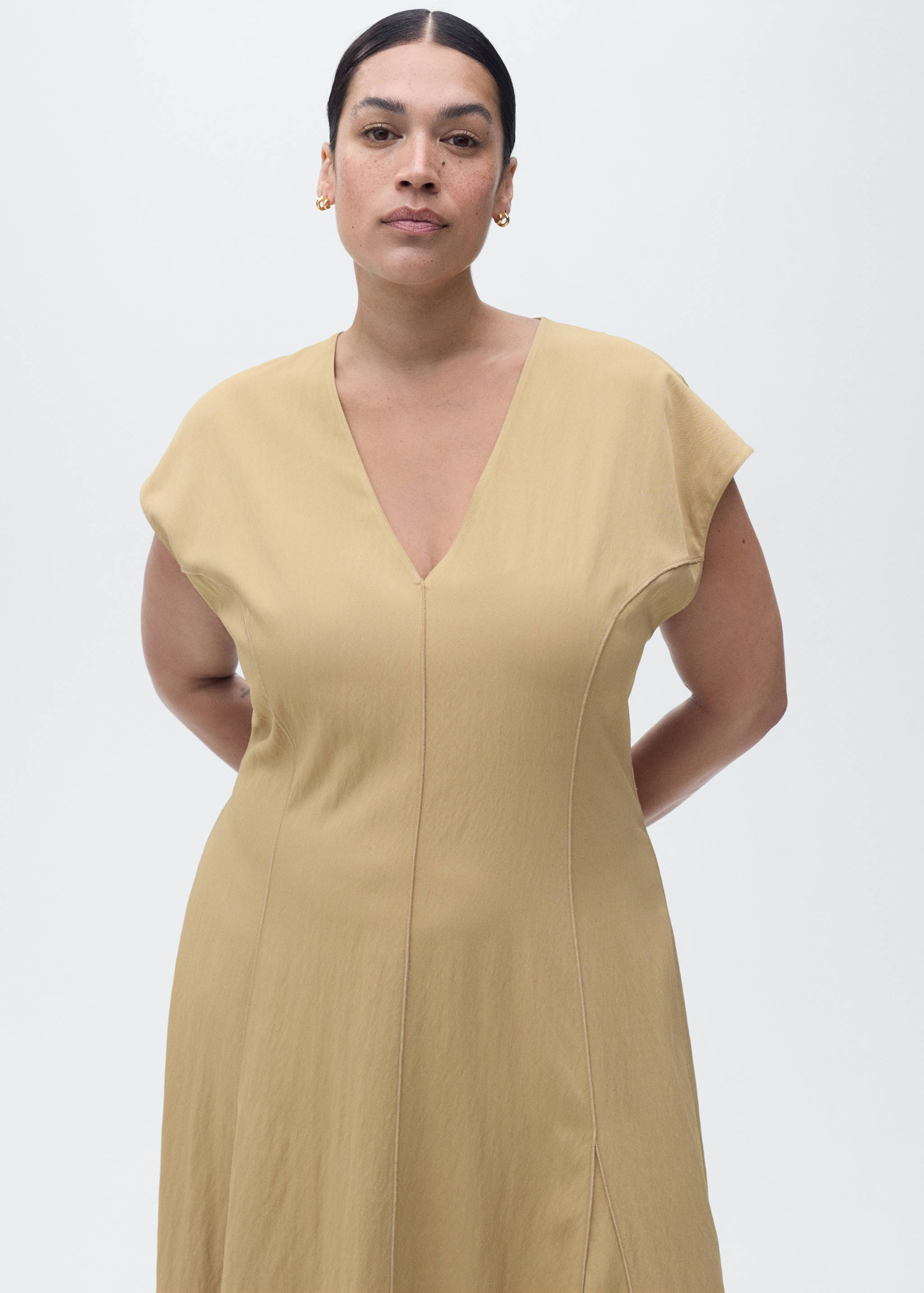 Robe col V avec coutures - Détail de l'article 5