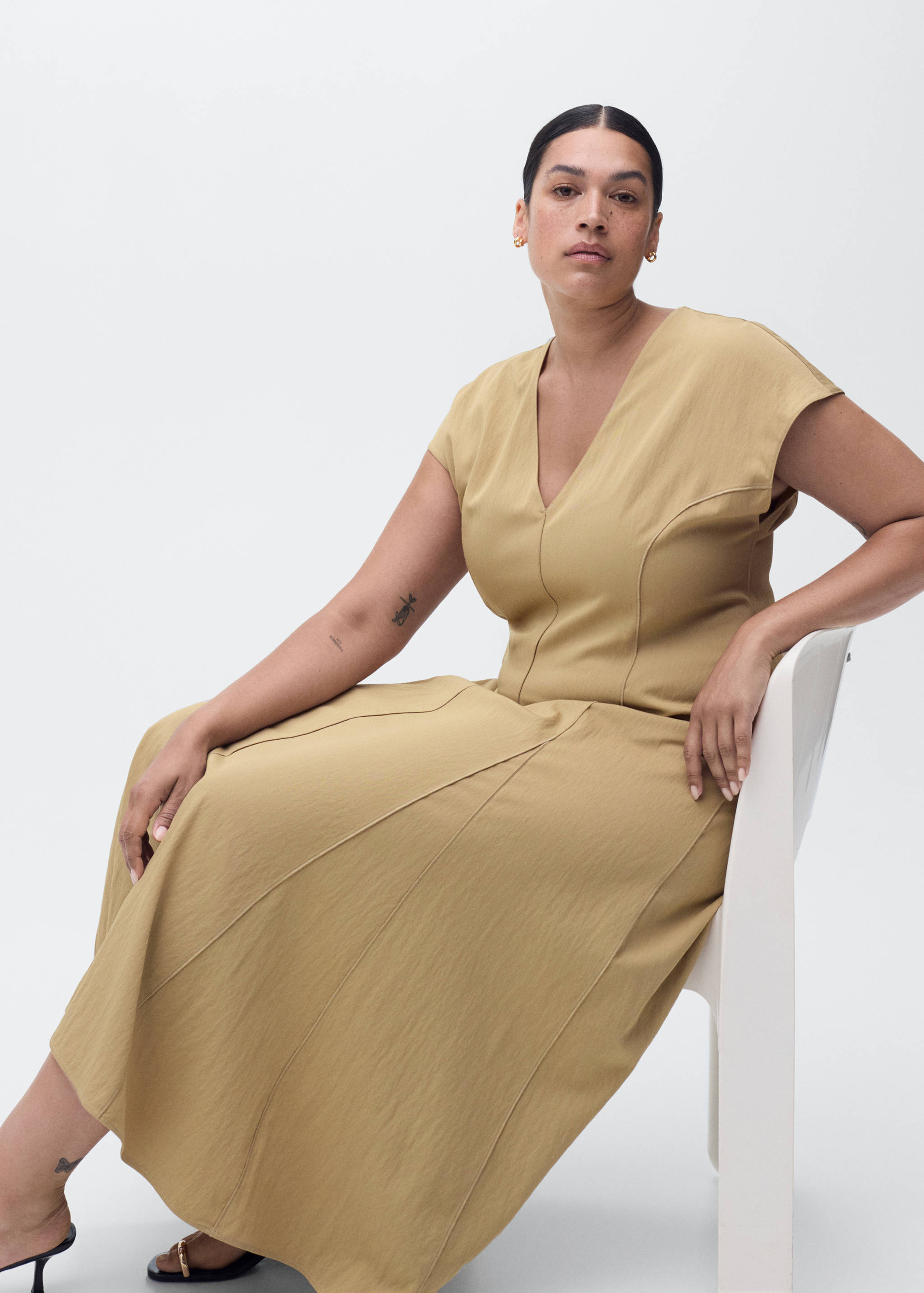 Robe col V avec coutures - Détail de l'article 4