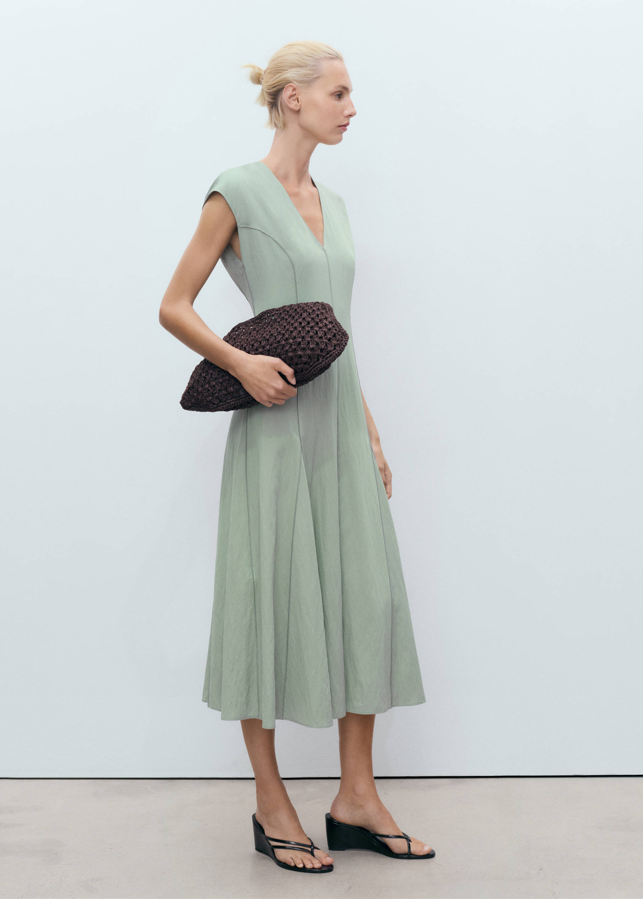 Robe col V avec coutures - Plan général
