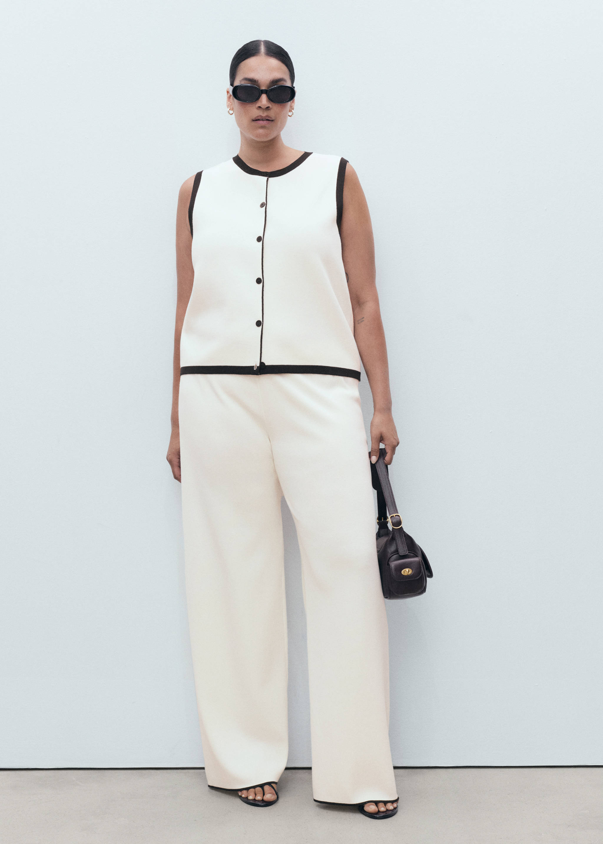Knitted waistcoat with contrast detail - Details of the article 3