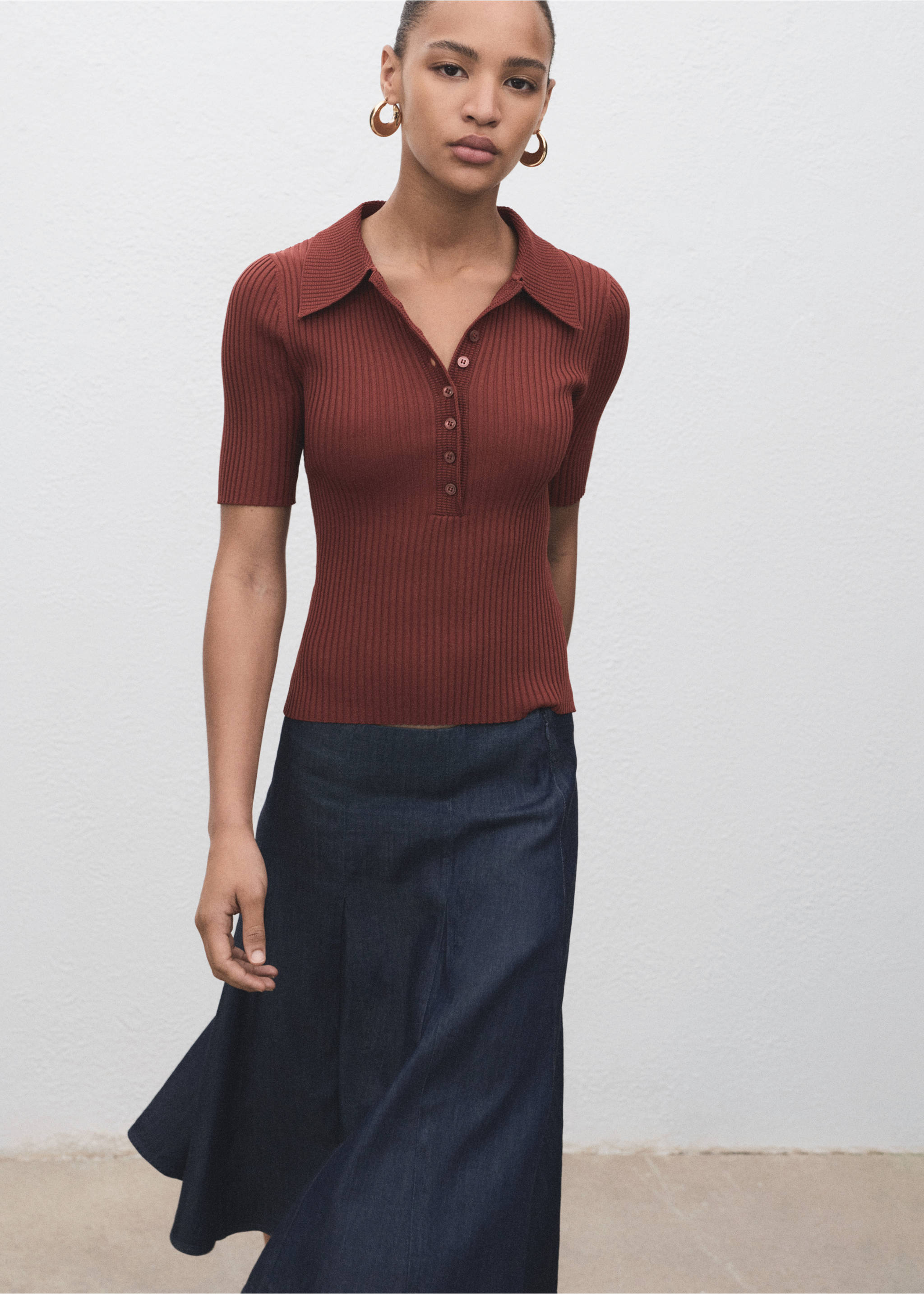 Pleated denim skirt - Details of the article 2, Open Blue. Ref: 17044099-00.
