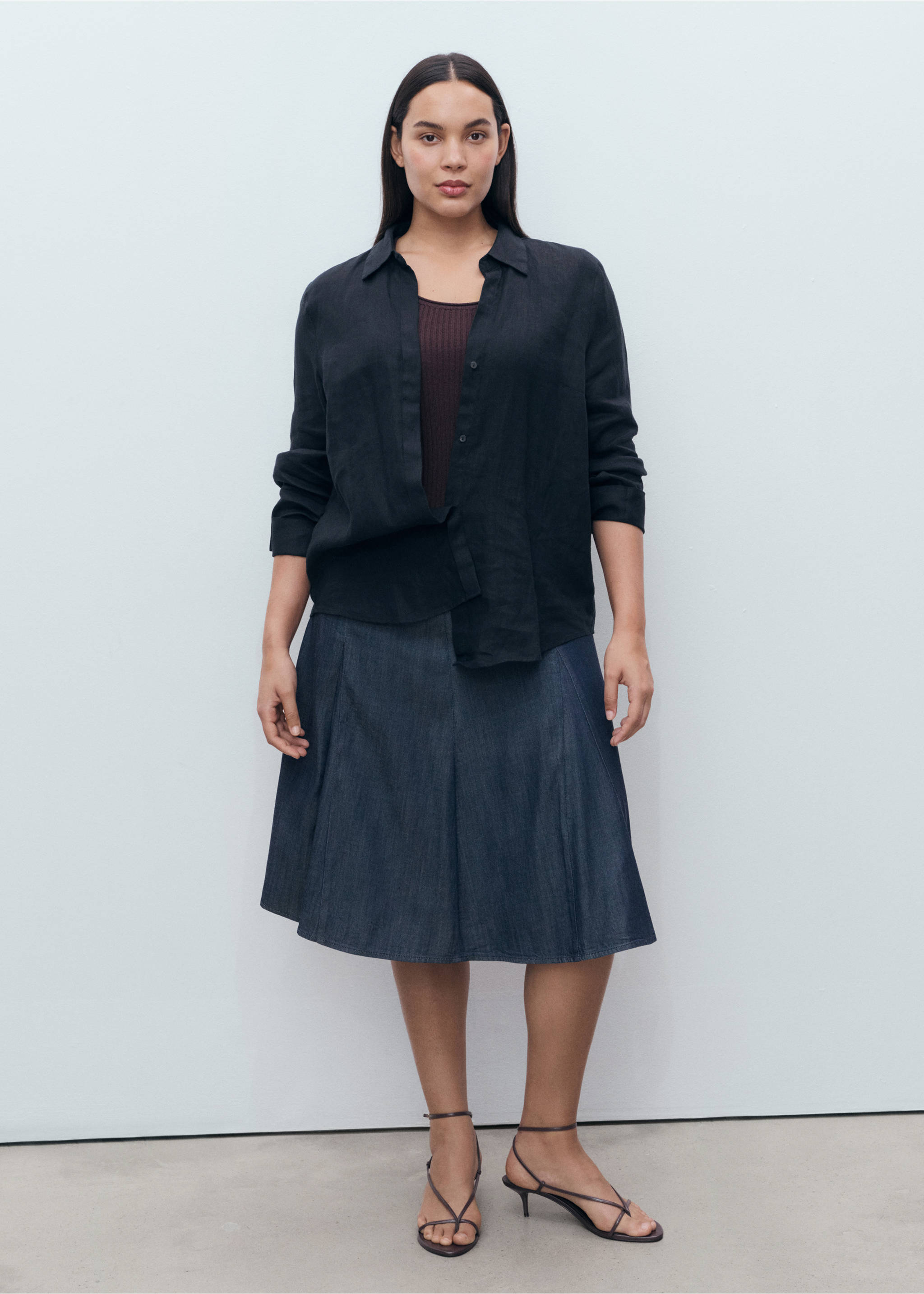 Pleated denim skirt - Details of the article 3, Open Blue. Ref: 17044099-00.