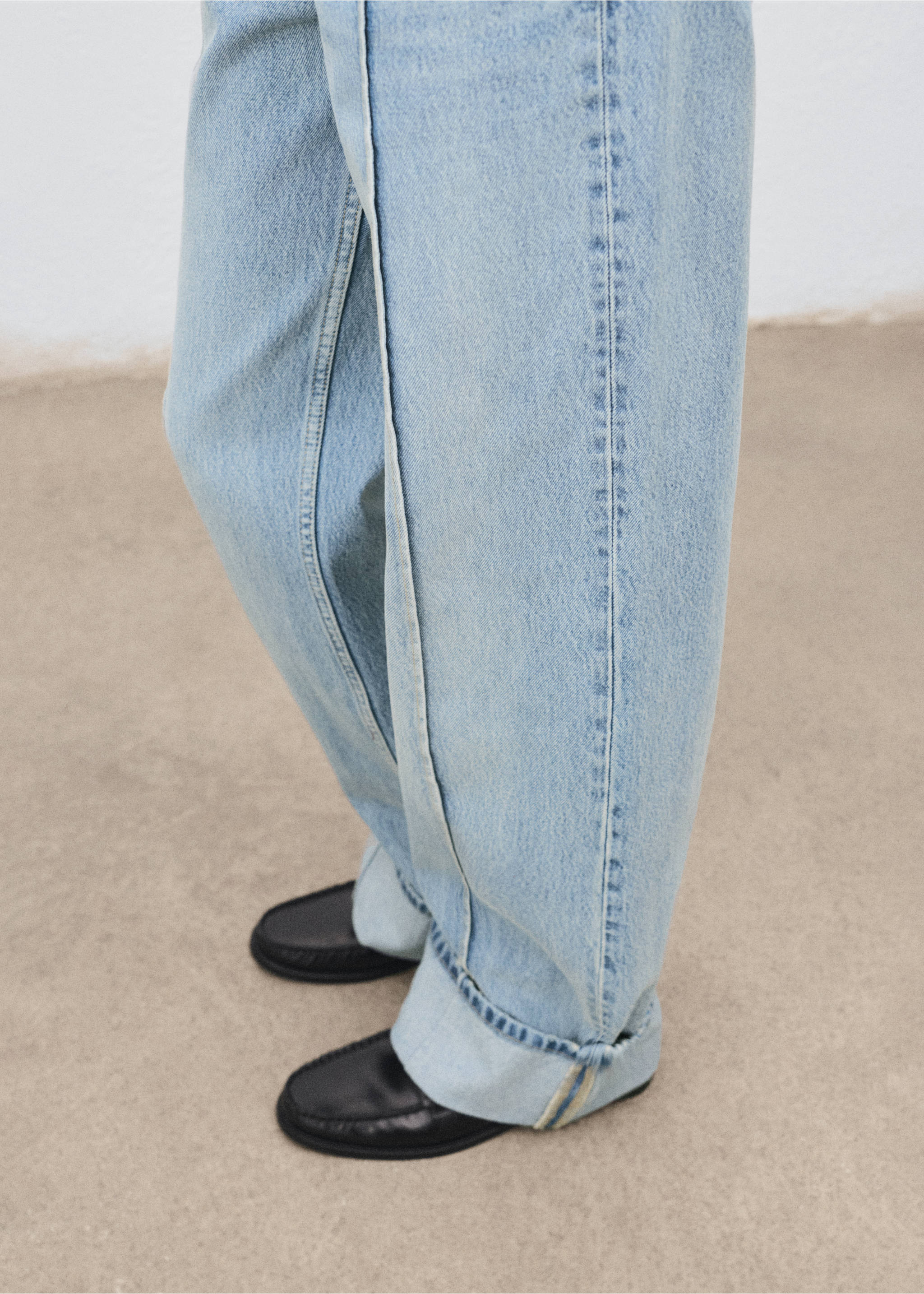 Wide leg jeans with turn-up hem - Details of the article 3, Medium Blue. Ref: 17044100-00.