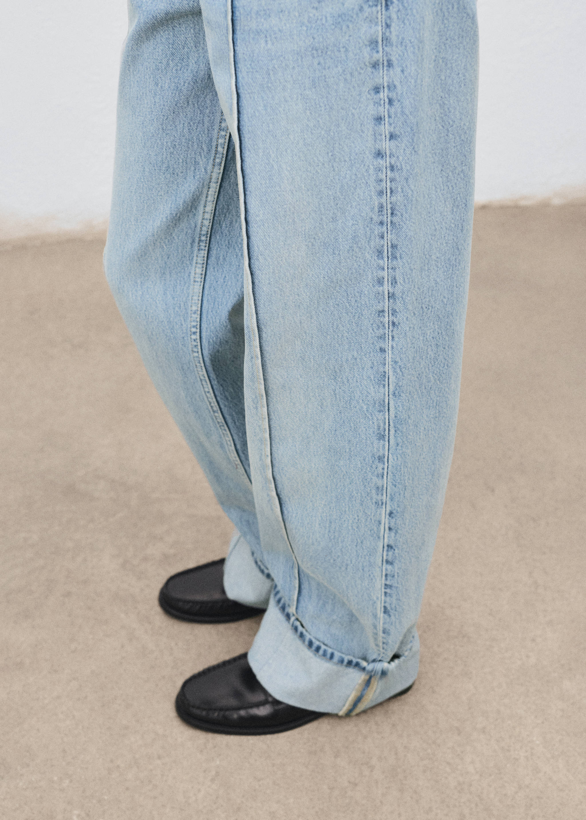 Wide leg jeans with turn-up hem - Details of the article 3