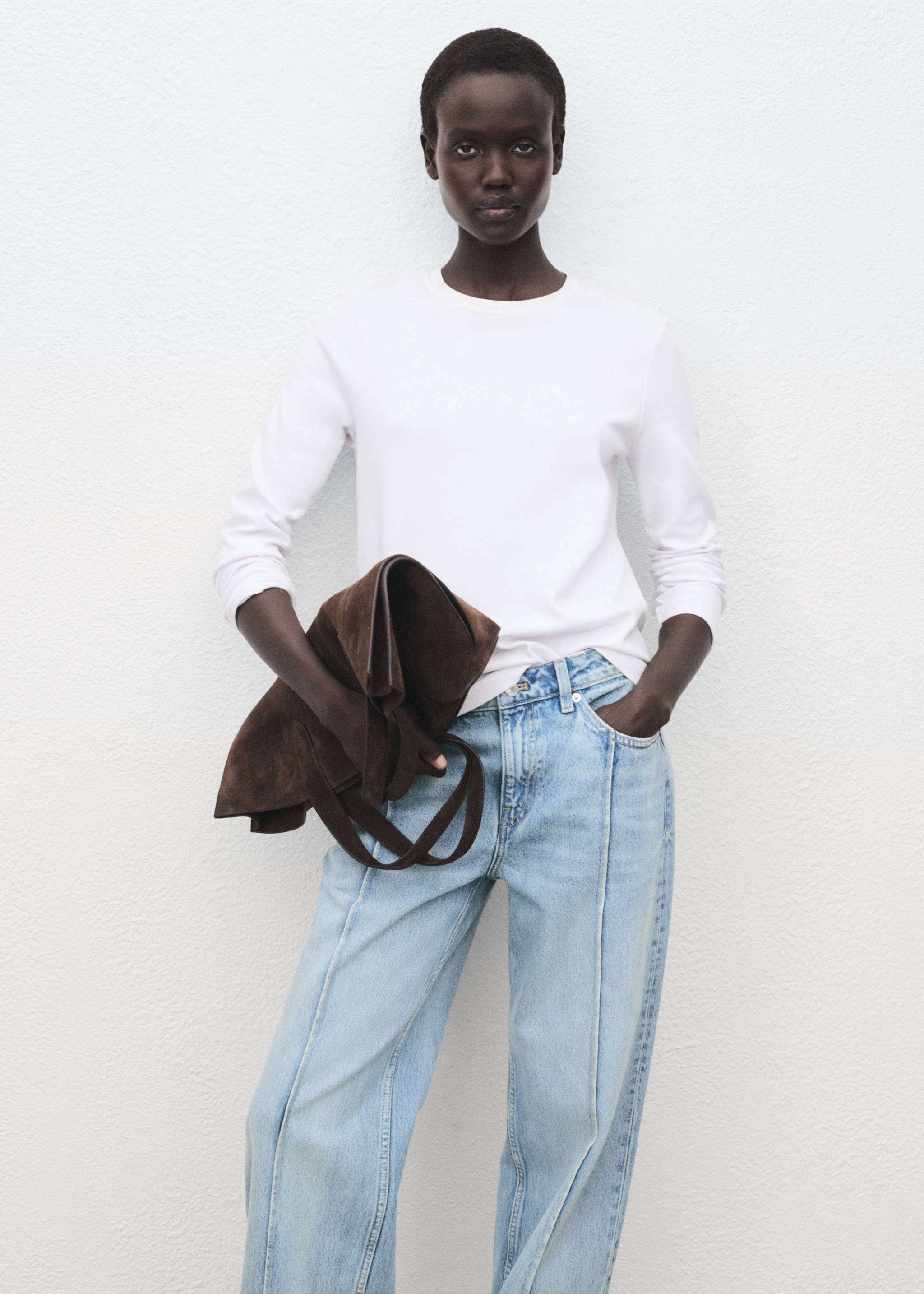Wide leg jeans with turn-up hem - Details of the article 2, Medium Blue. Ref: 17044100-00.
