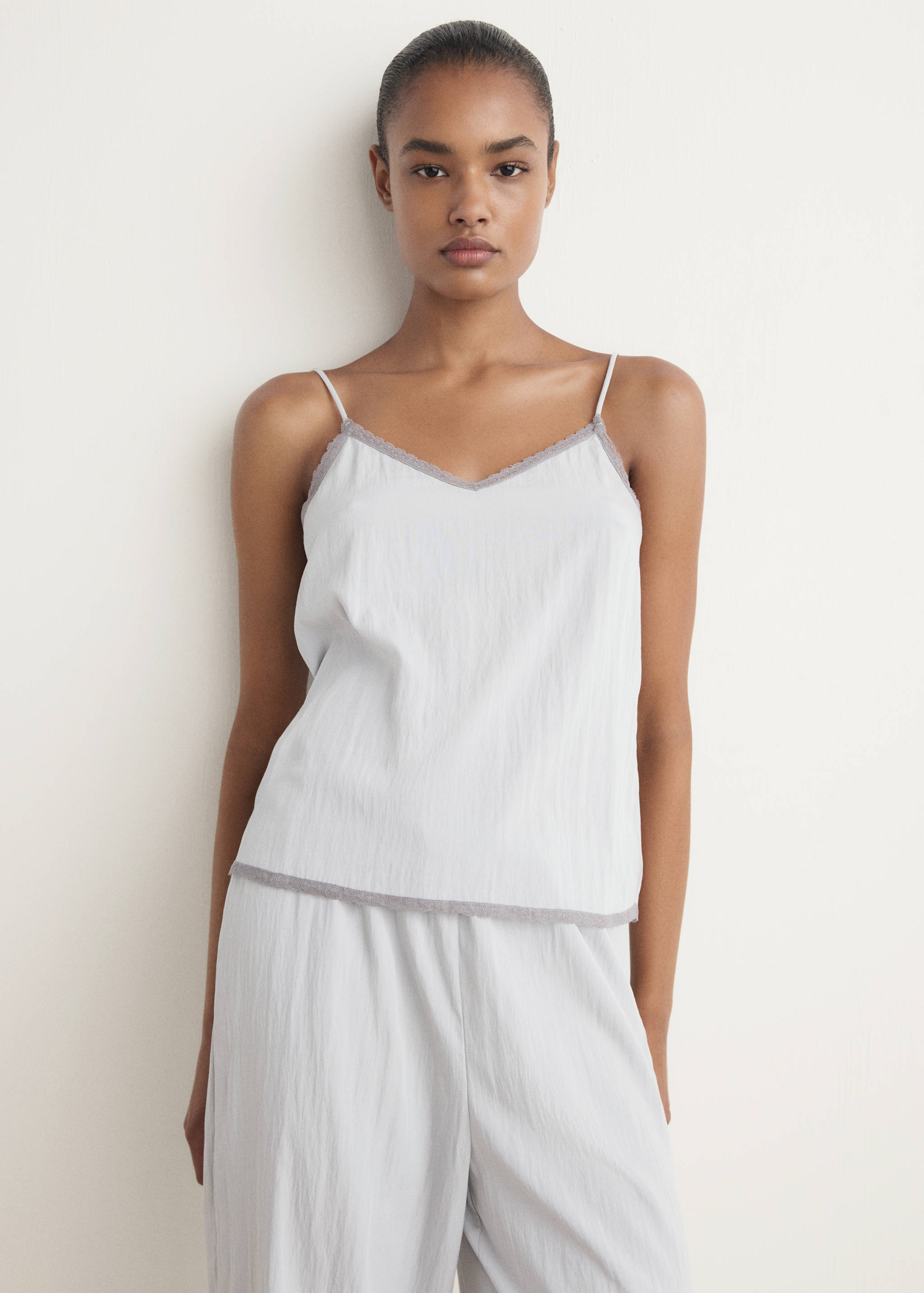 Haut de pyjama en dentelle rapportée - Plan moyen