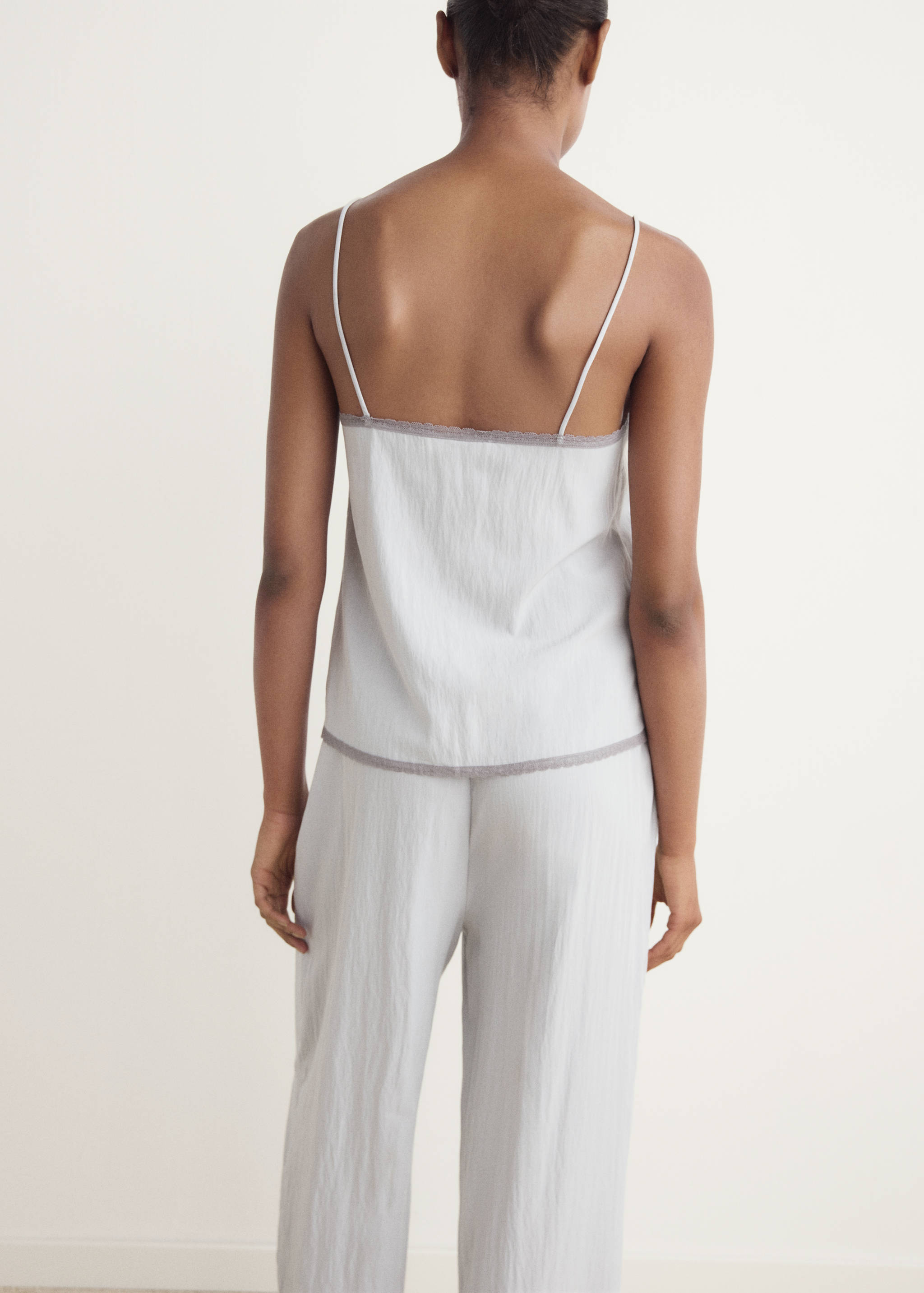 Haut de pyjama en dentelle rapportée - Verso de l’article