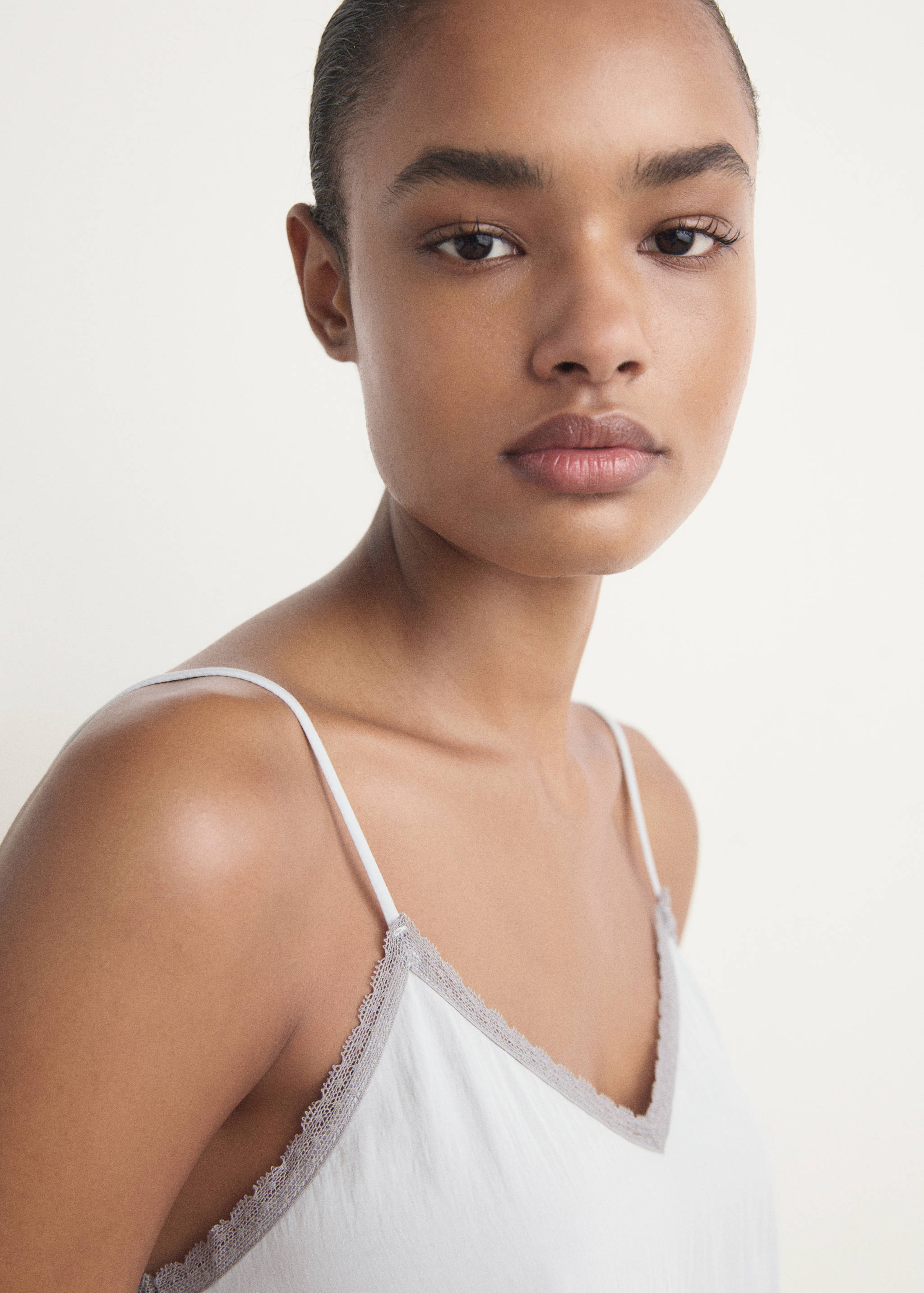 Haut de pyjama en dentelle rapportée - Détail de l'article 1