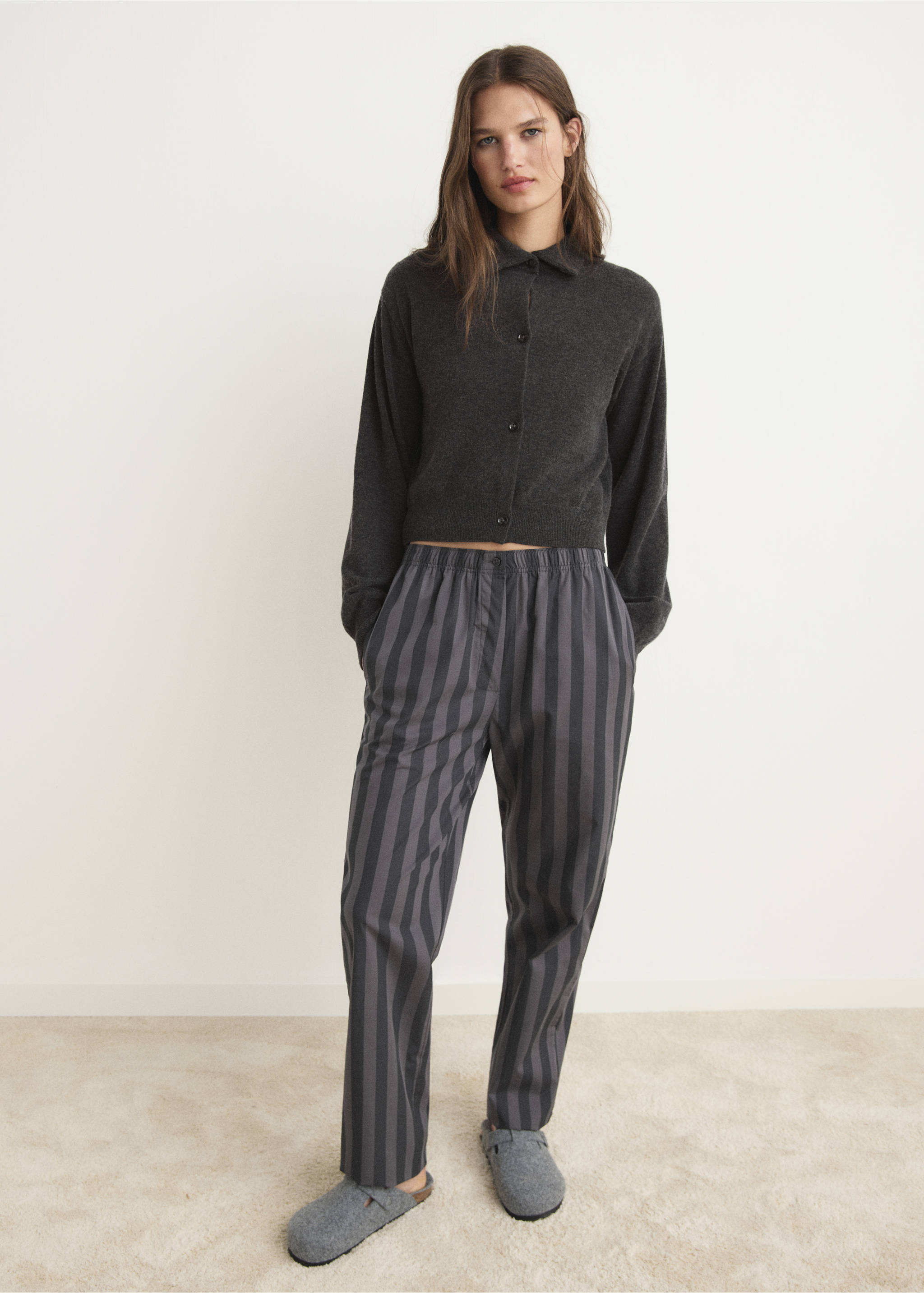 Cropped wool cardigan with buttons - General plane, Charcoal. Ref: 17044108-00.