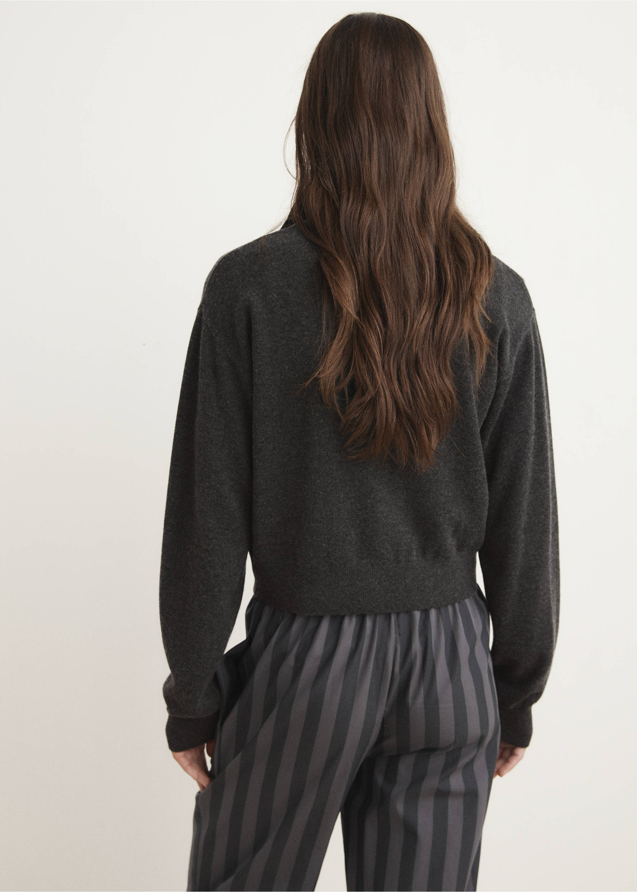 Cropped wool cardigan with buttons - Reverse of the article, Charcoal. Ref: 17044108-00.