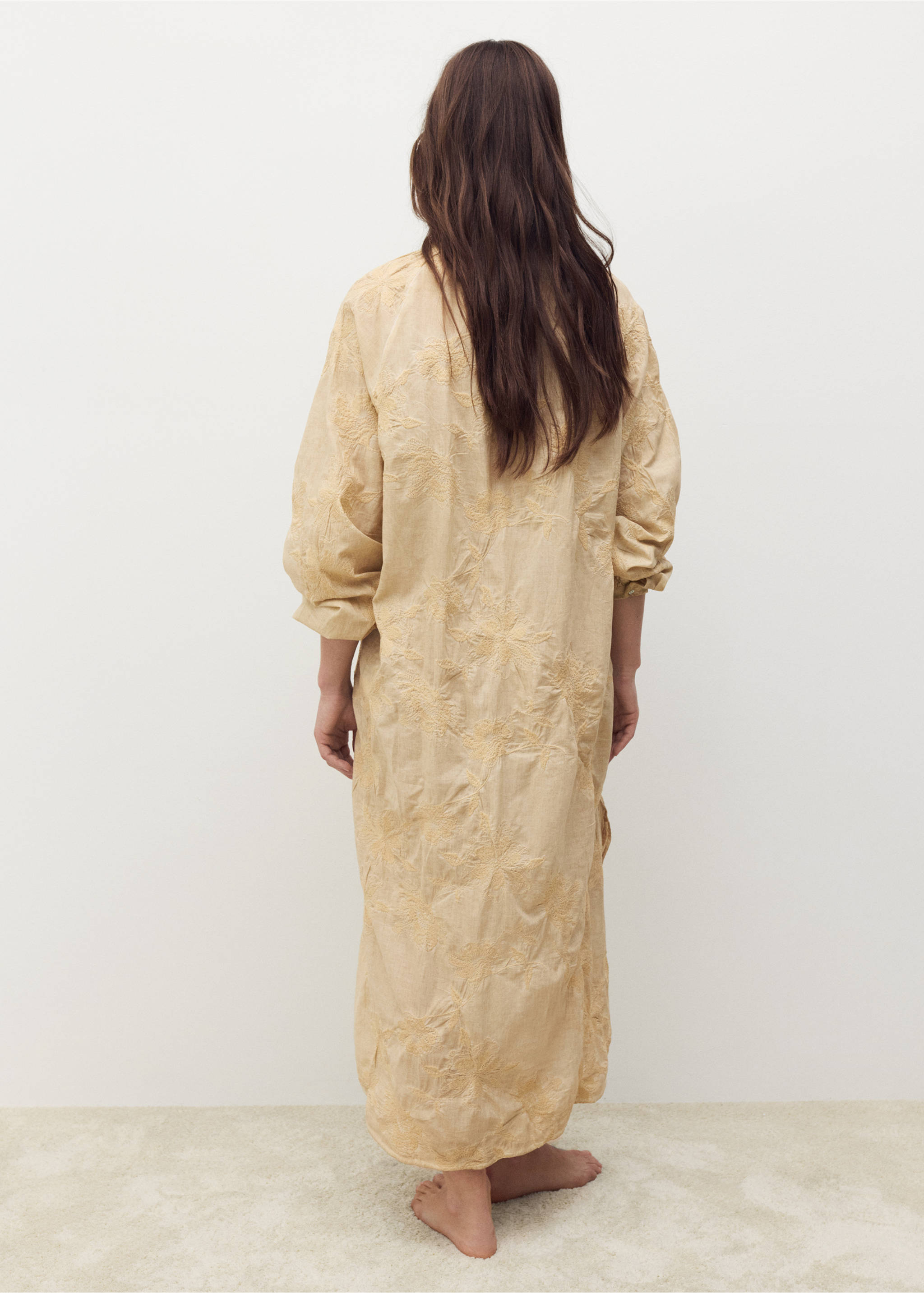 Overdyed geborduurde katoenen nachtjapon - Achterkant van het artikel, Licht/Pastelbruin. Ref: 17044109-00.