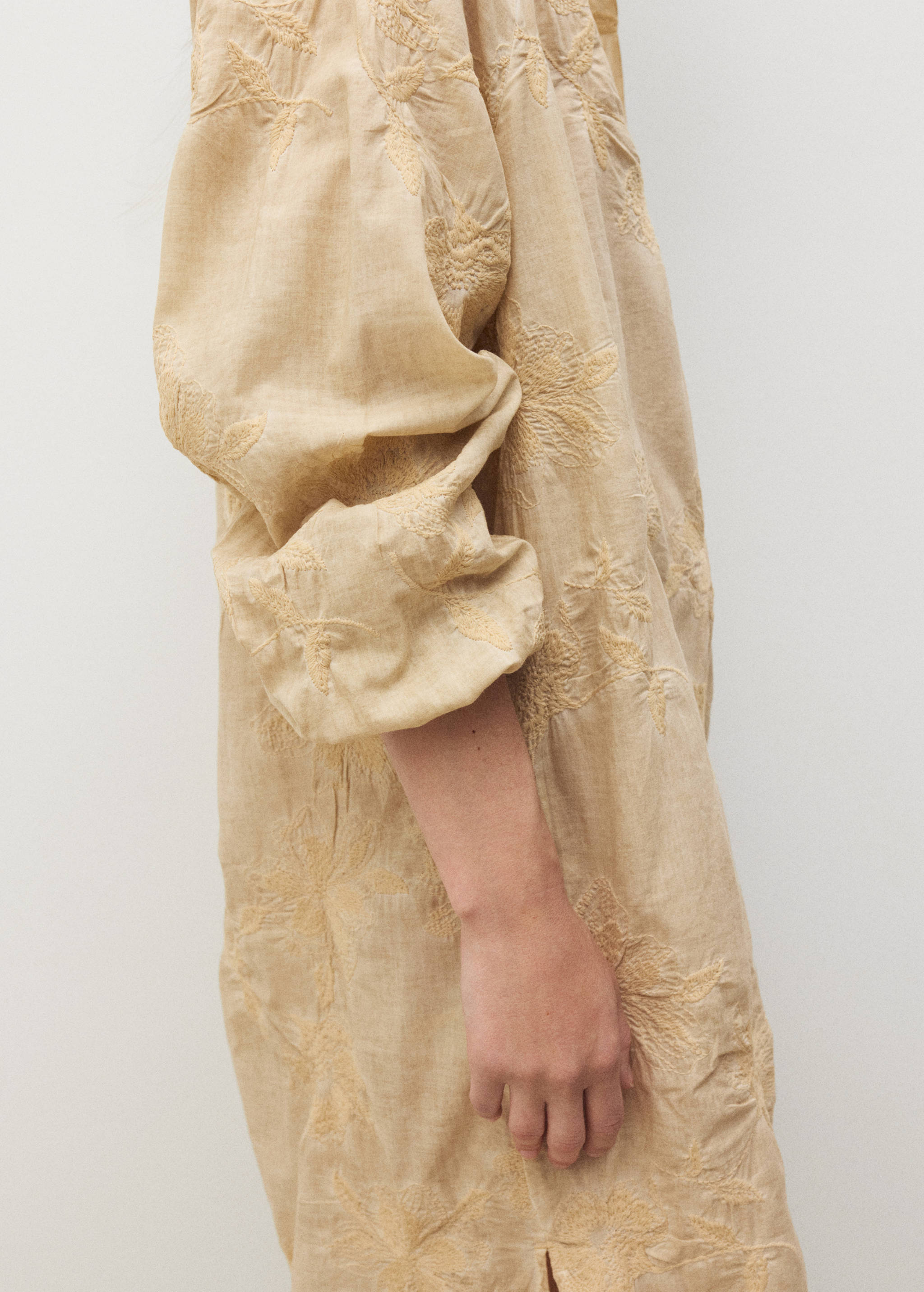 Cămașă de noapte din bumbac cu broderie overdyed - Detaliu al articolului 1