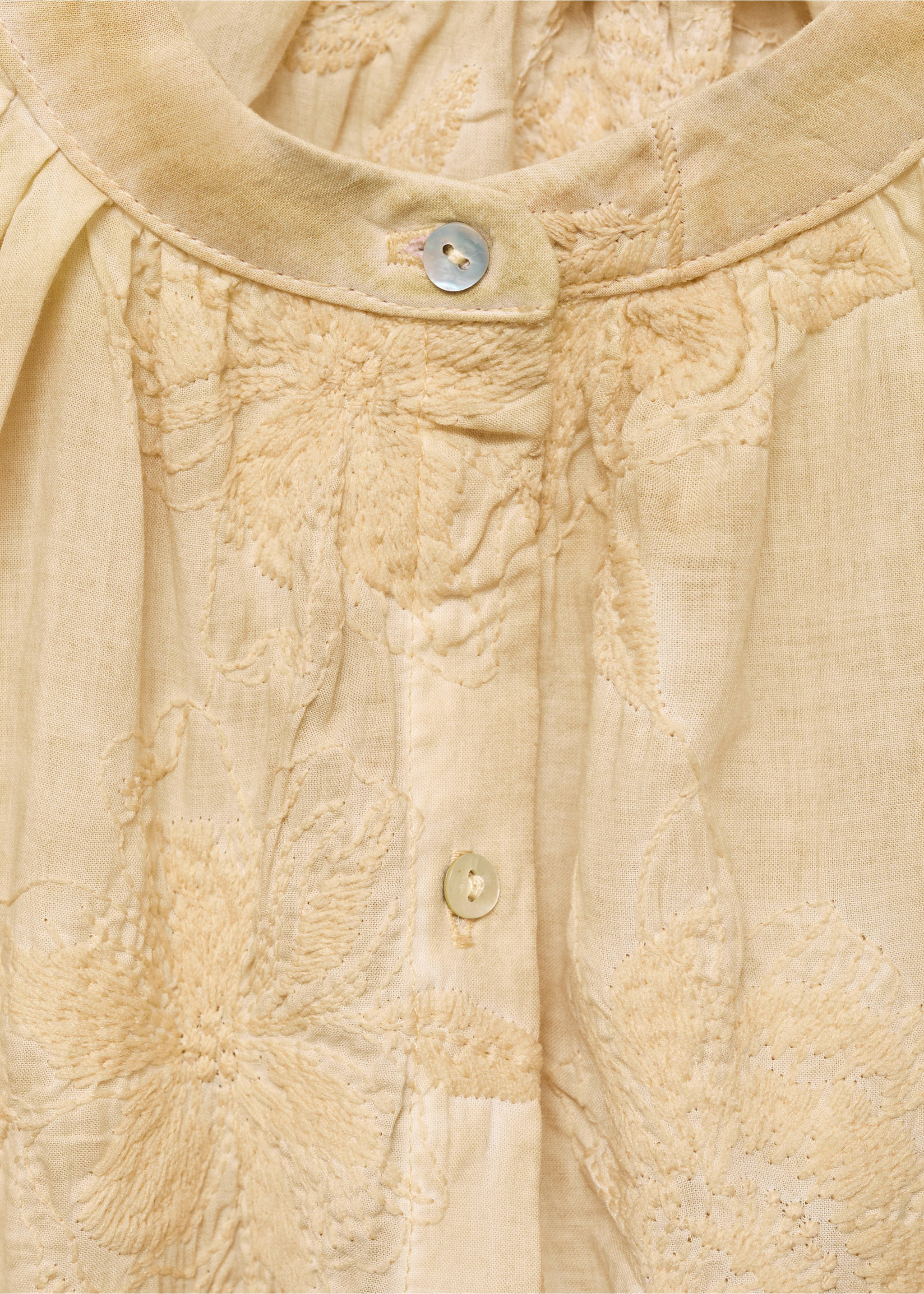 Overdyed geborduurde katoenen nachtjapon - Detail van het artikel 8, Licht/Pastelbruin. Ref: 17044109-00.