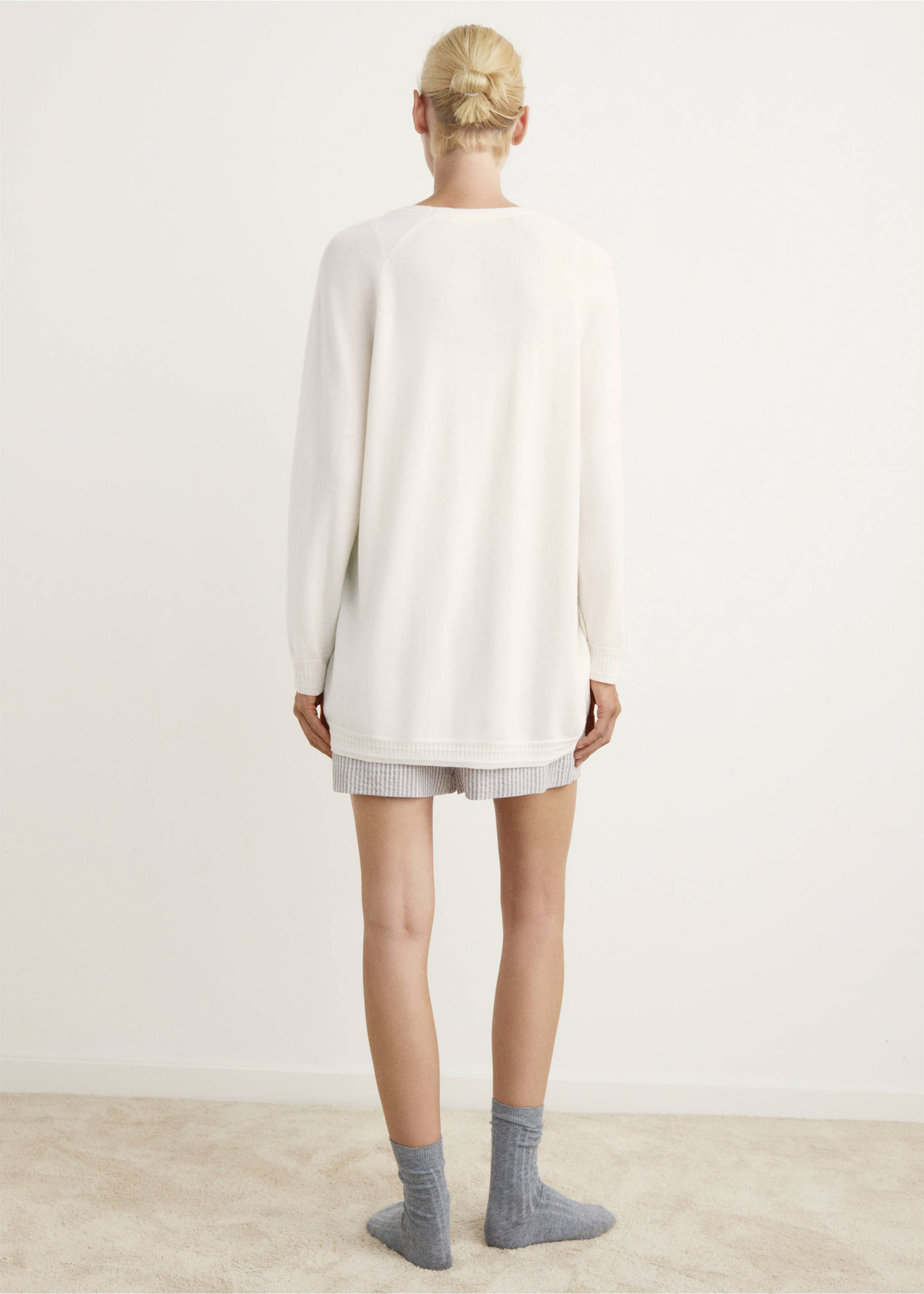 Buttoned wool cardigan - Reverse of the article, Ivory White. Ref: 17044110-00.