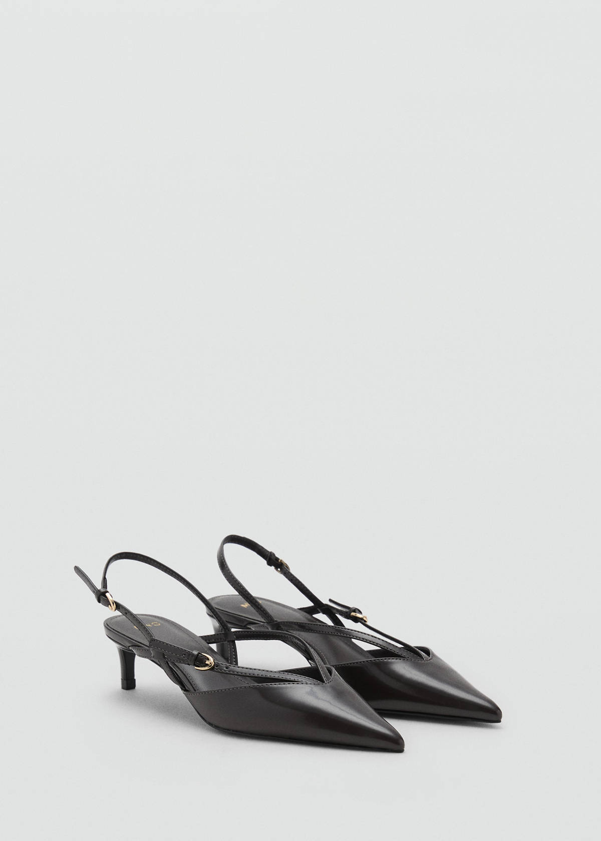 Kitten-heeled strappy shoes