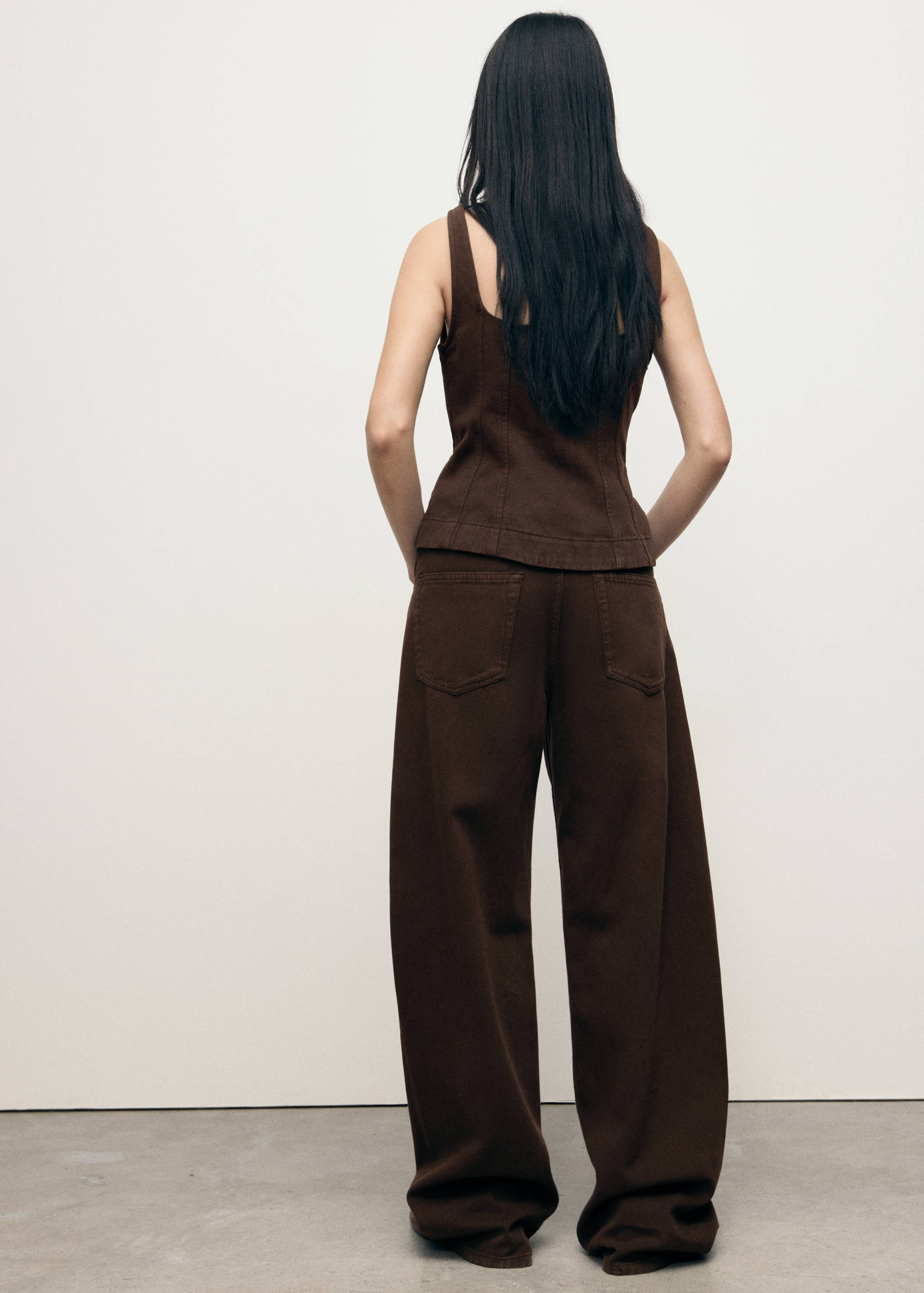 Jeans medelhög midja och barrel fit - Artikelns baksida
