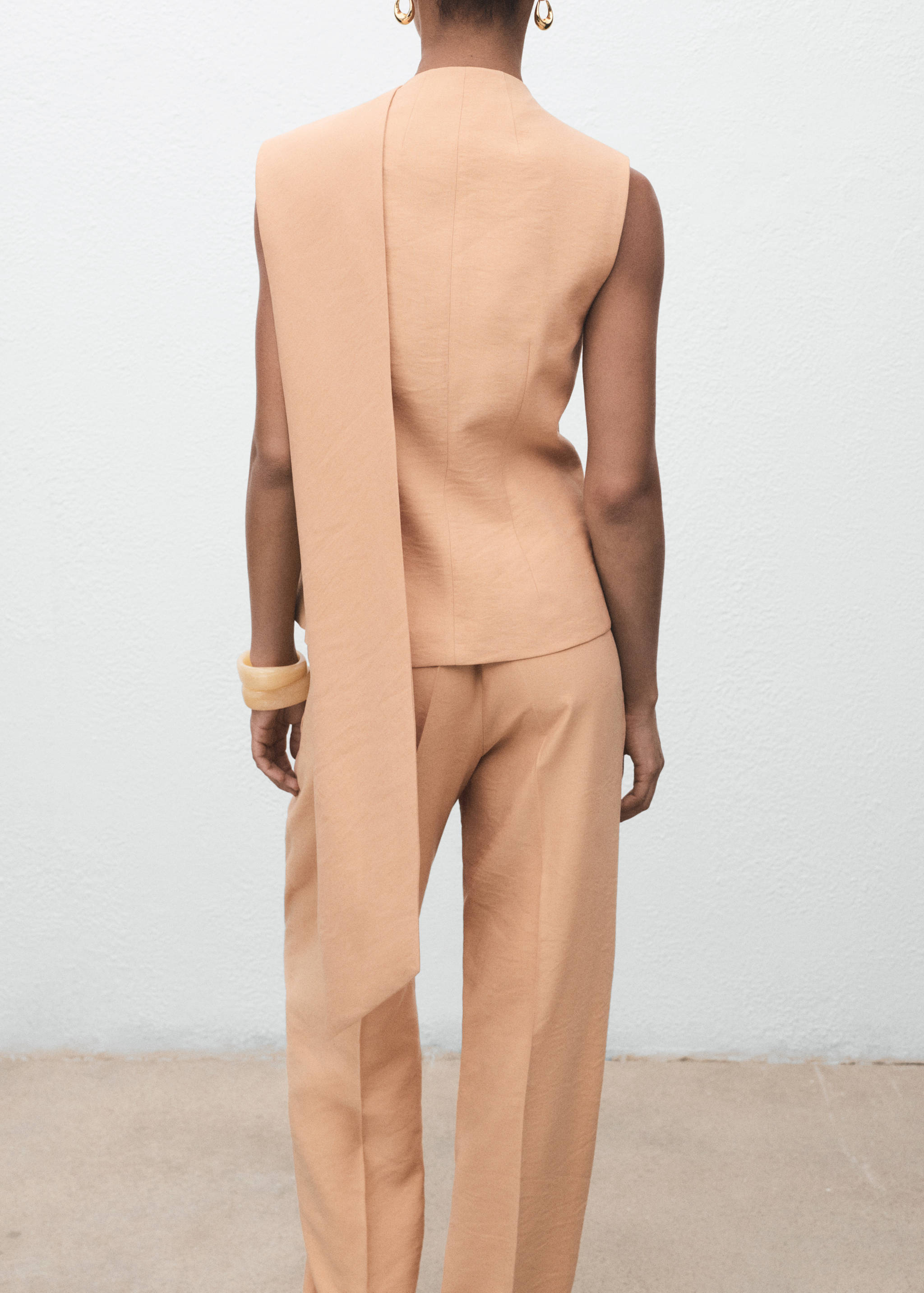 Asymmetrical foulard top - Reverse of the article