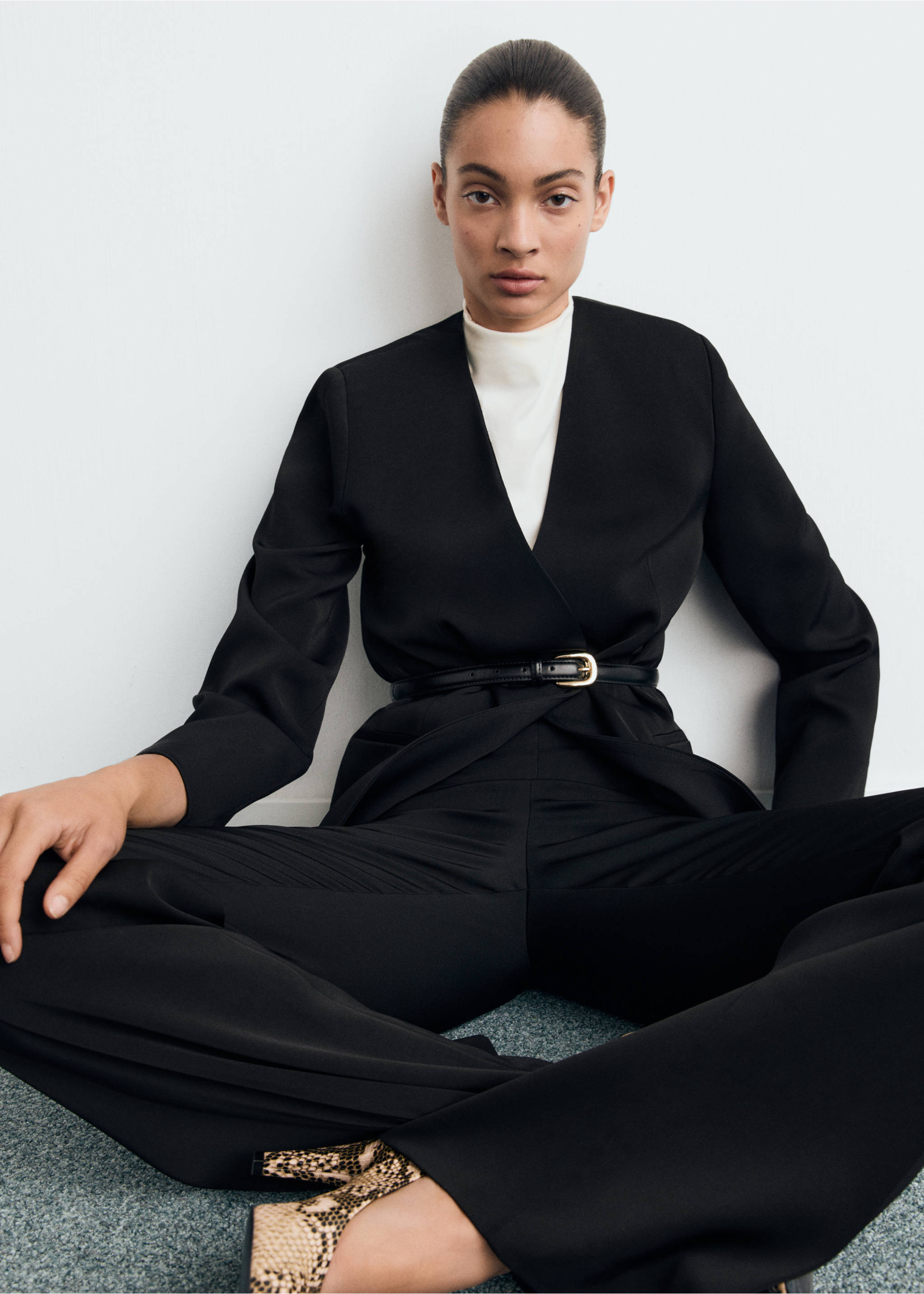 Double-breasted suit blazer - Details of the article 2, Black. Ref: 17044147-00.