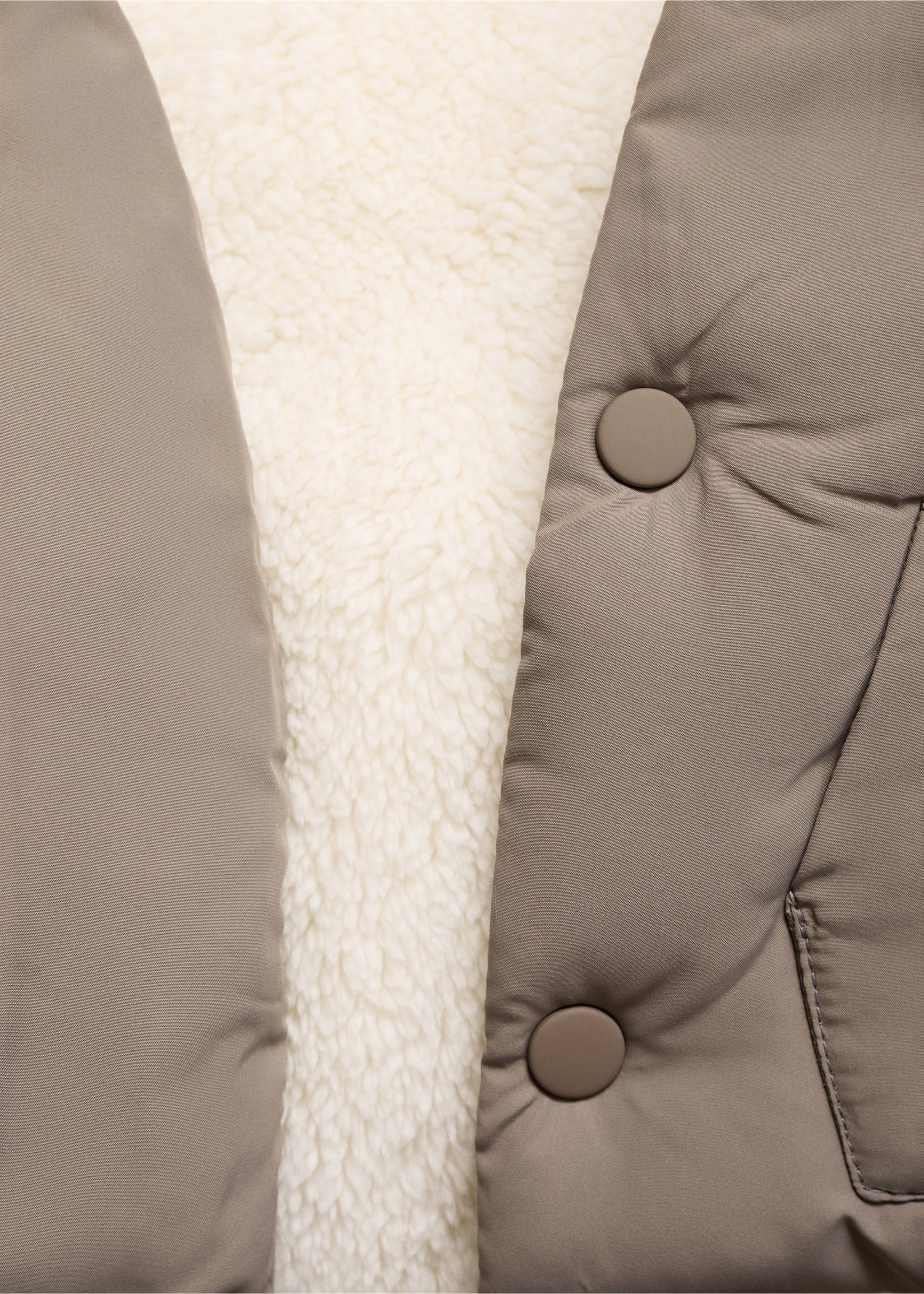 Quilted coat with ear flaps - Details of the article 8, Medium Brown. Ref: 17044773-00.