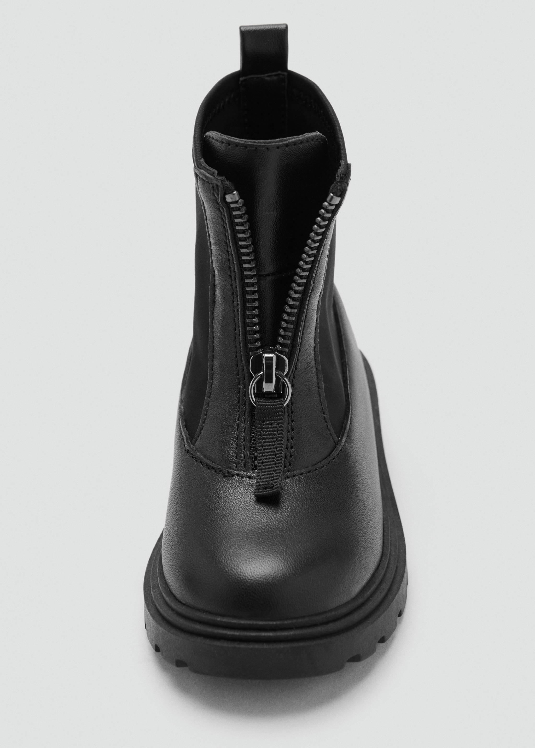 Zipped leather ankle boots - Details of the article 2