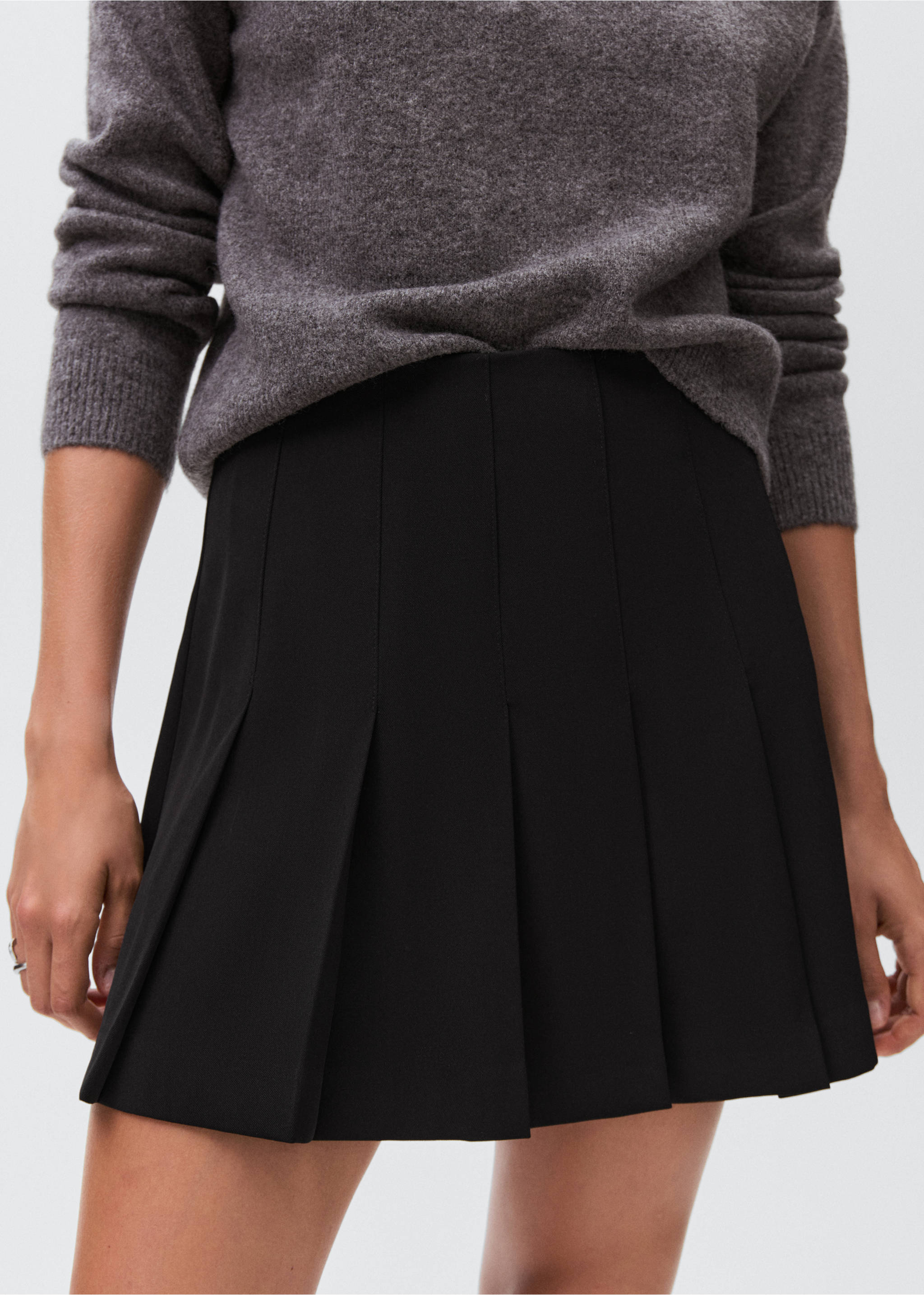 Pleated skirt trousers - Details of the article 1, Black. Ref: 17044779-00.