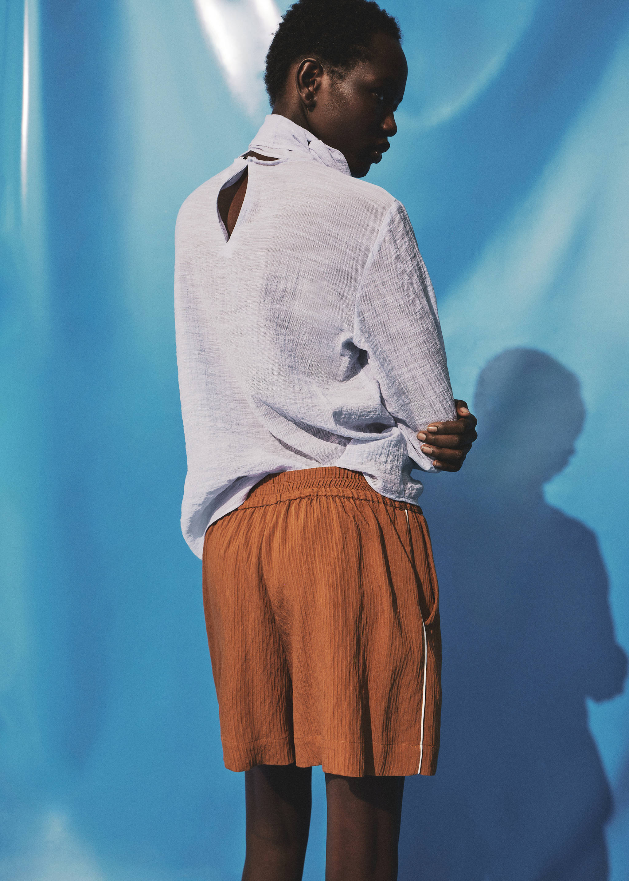 Textured shorts with contrasting trim - Reverse of the article